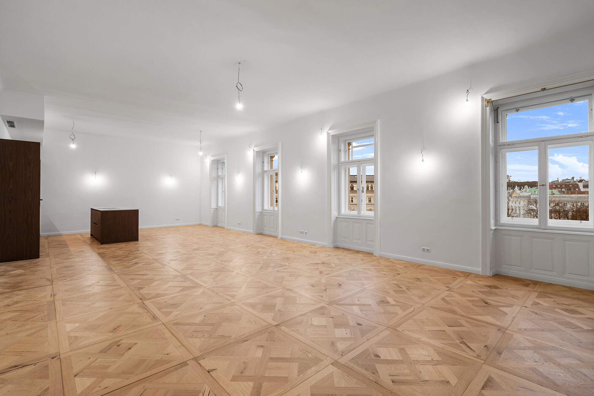 High-quality period apartment with a unique view of the Palace of Justice