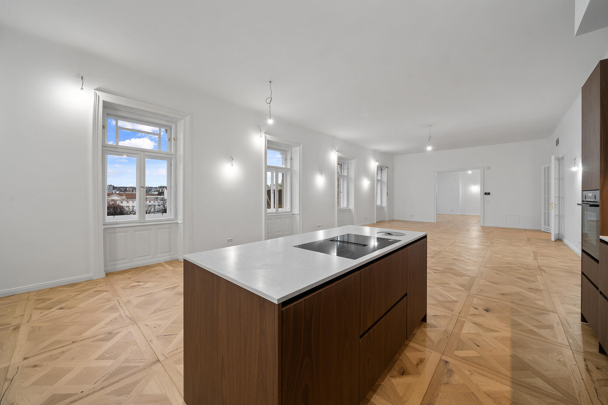 High-quality period apartment with a unique view of the Palace of Justice