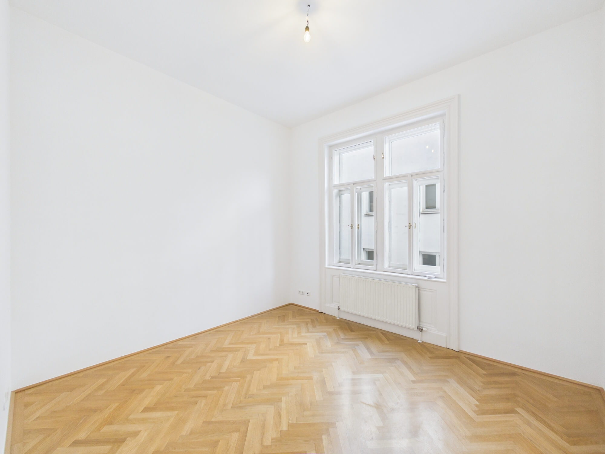 charmante Altbauwohnung mitten im vierten Bezirk, 7 Zimmer, 3 Bäder