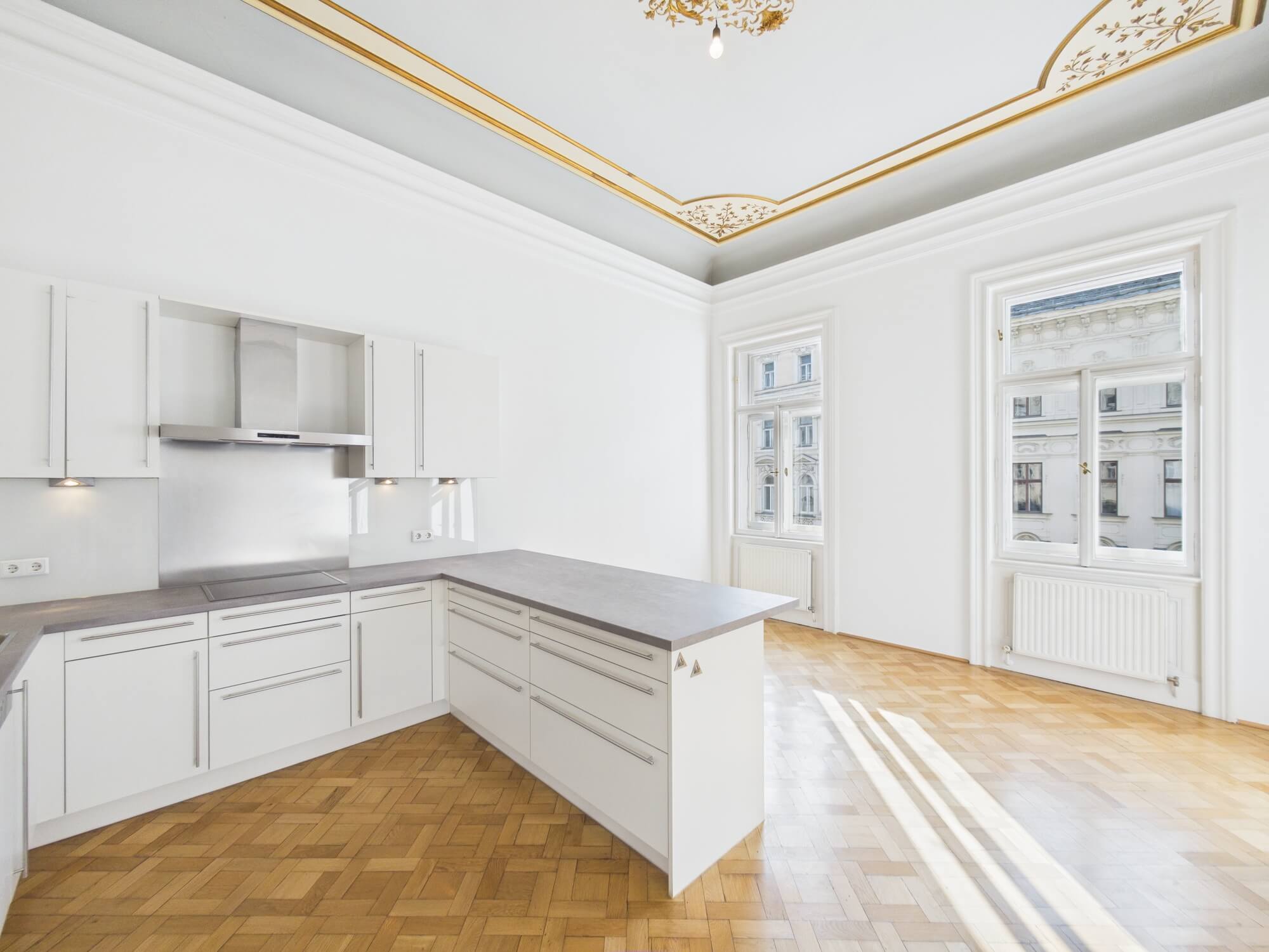 charmante Altbauwohnung mitten im vierten Bezirk, 7 Zimmer, 3 Bäder