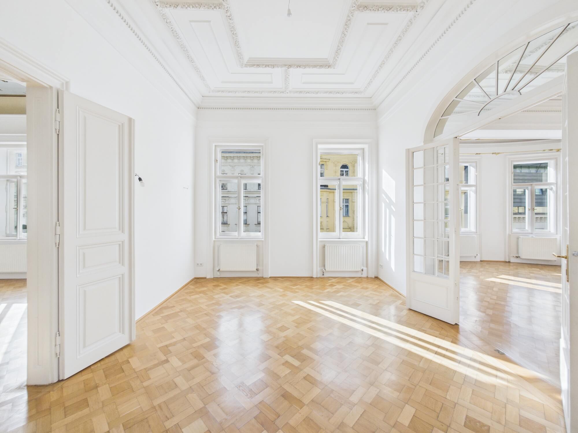 charmante Altbauwohnung mitten im vierten Bezirk, 7 Zimmer, 3 Bäder