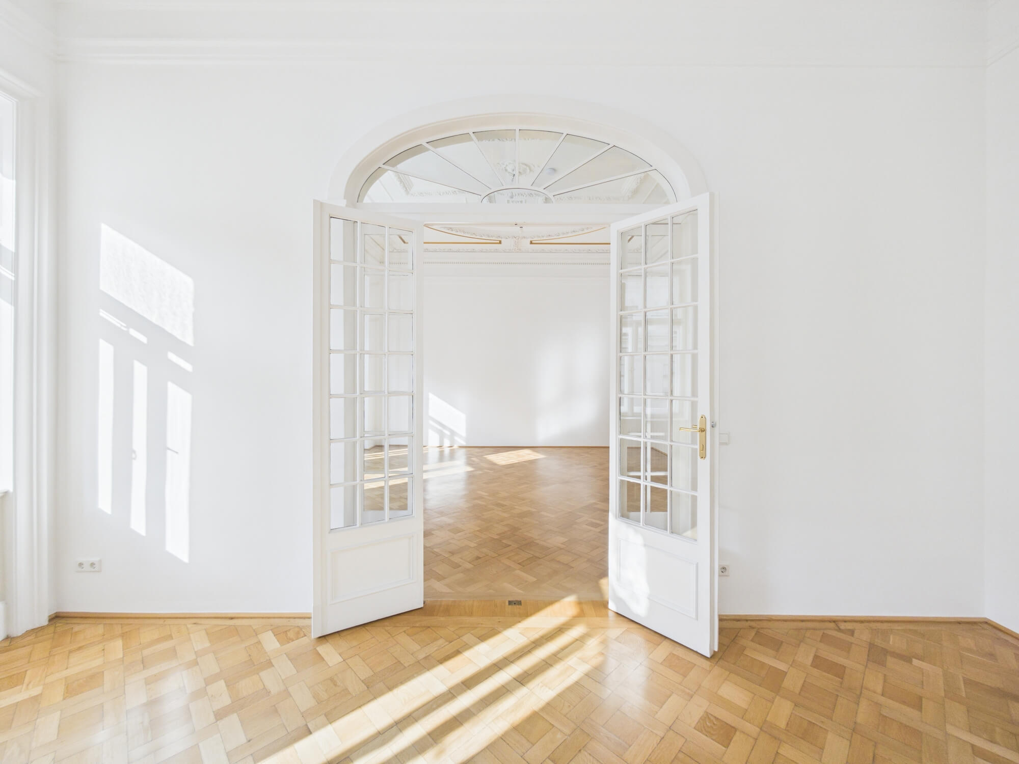 charmante Altbauwohnung mitten im vierten Bezirk, 7 Zimmer, 3 Bäder