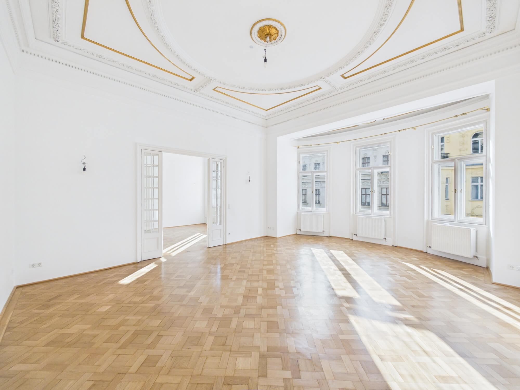 charmante Altbauwohnung mitten im vierten Bezirk, 7 Zimmer, 3 Bäder