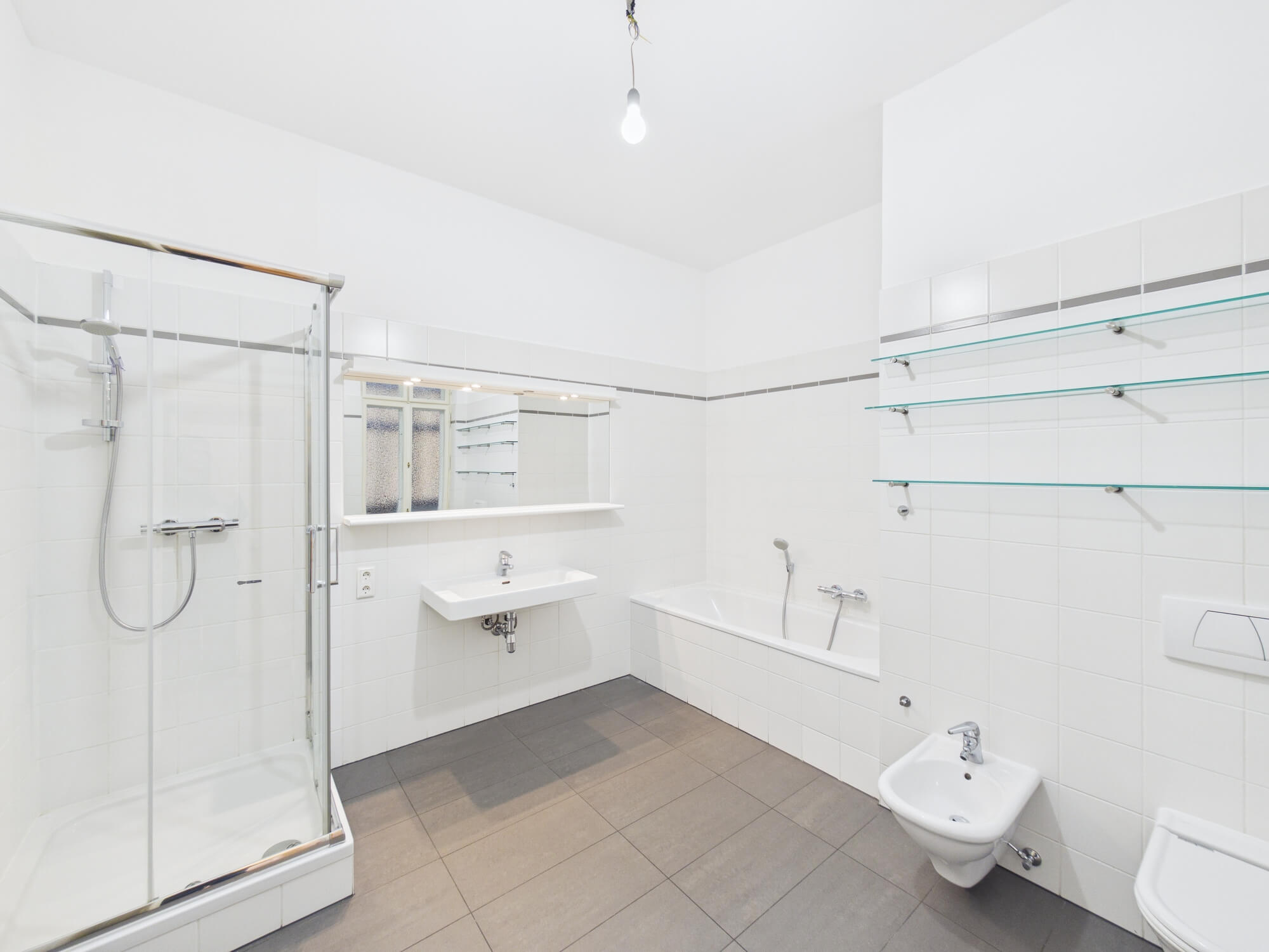 charmante Altbauwohnung mitten im vierten Bezirk, 7 Zimmer, 3 Bäder