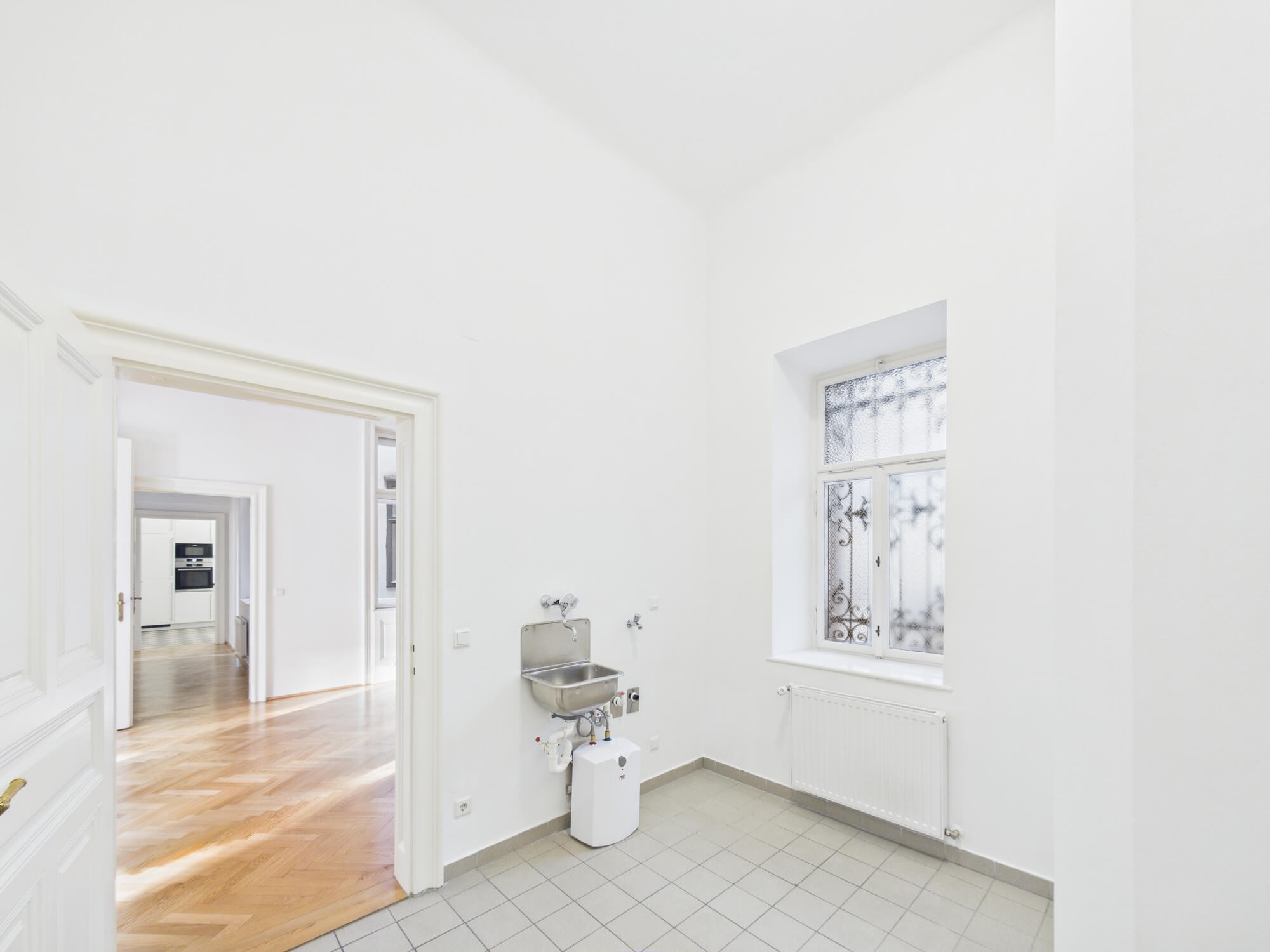 Charmante Altbauwohnung mitten im vierten Bezirk, 6 Zimmer, 3 Bäder