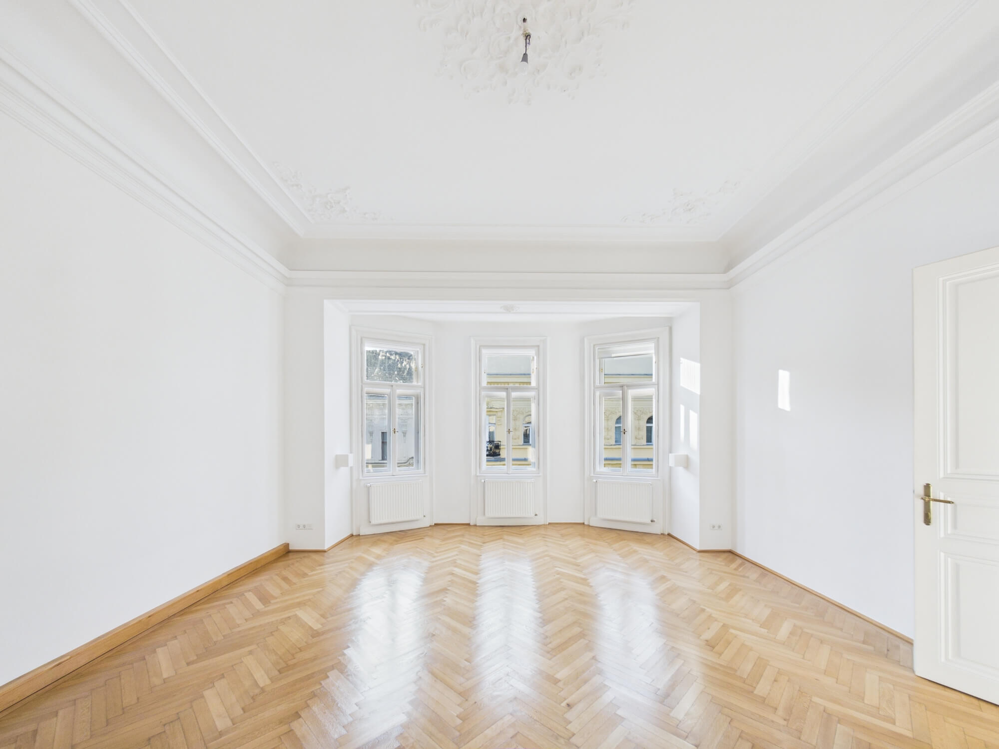 Charmante Altbauwohnung mitten im vierten Bezirk, 6 Zimmer, 3 Bäder