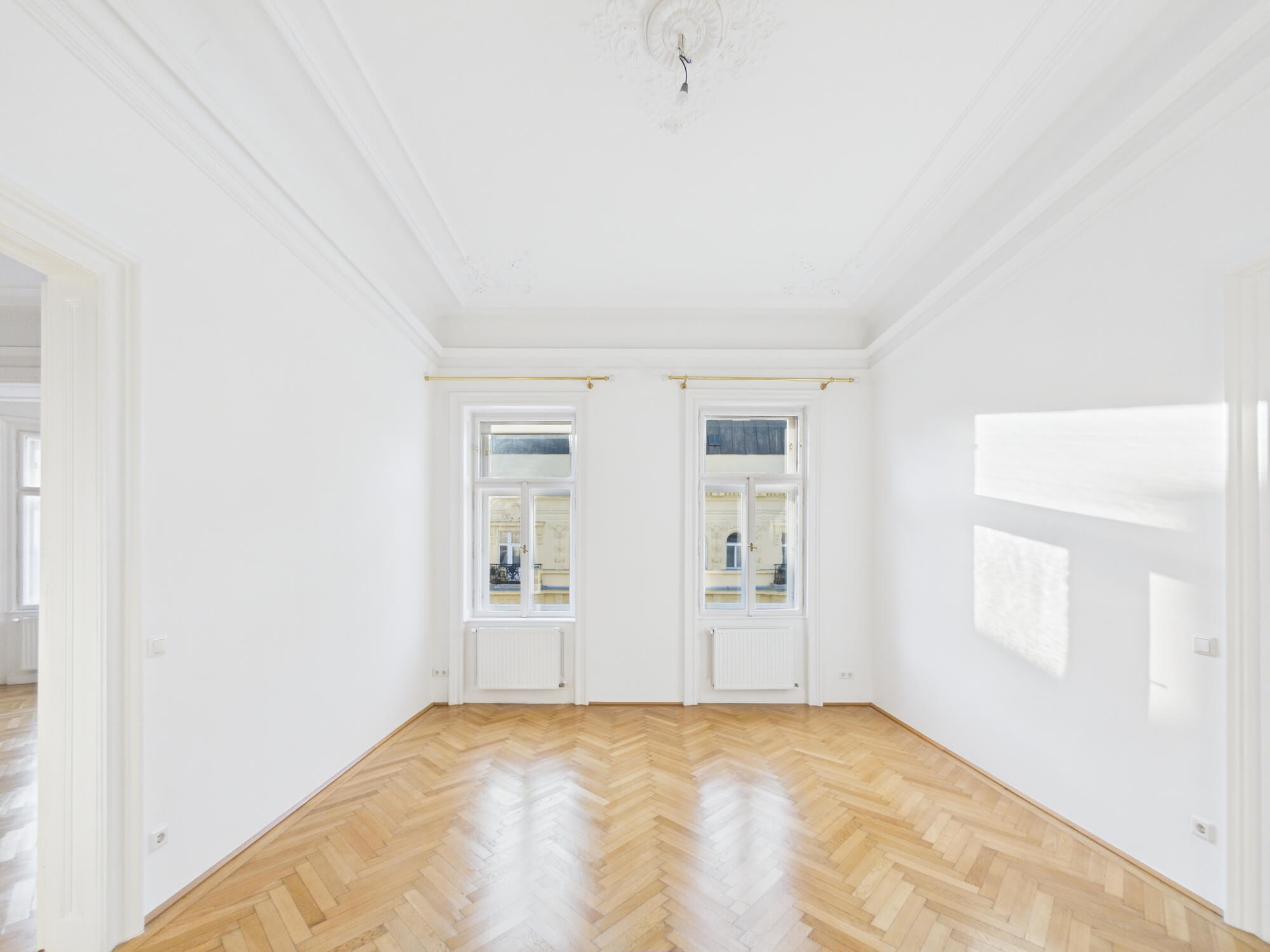 Charmante Altbauwohnung mitten im vierten Bezirk, 6 Zimmer, 3 Bäder