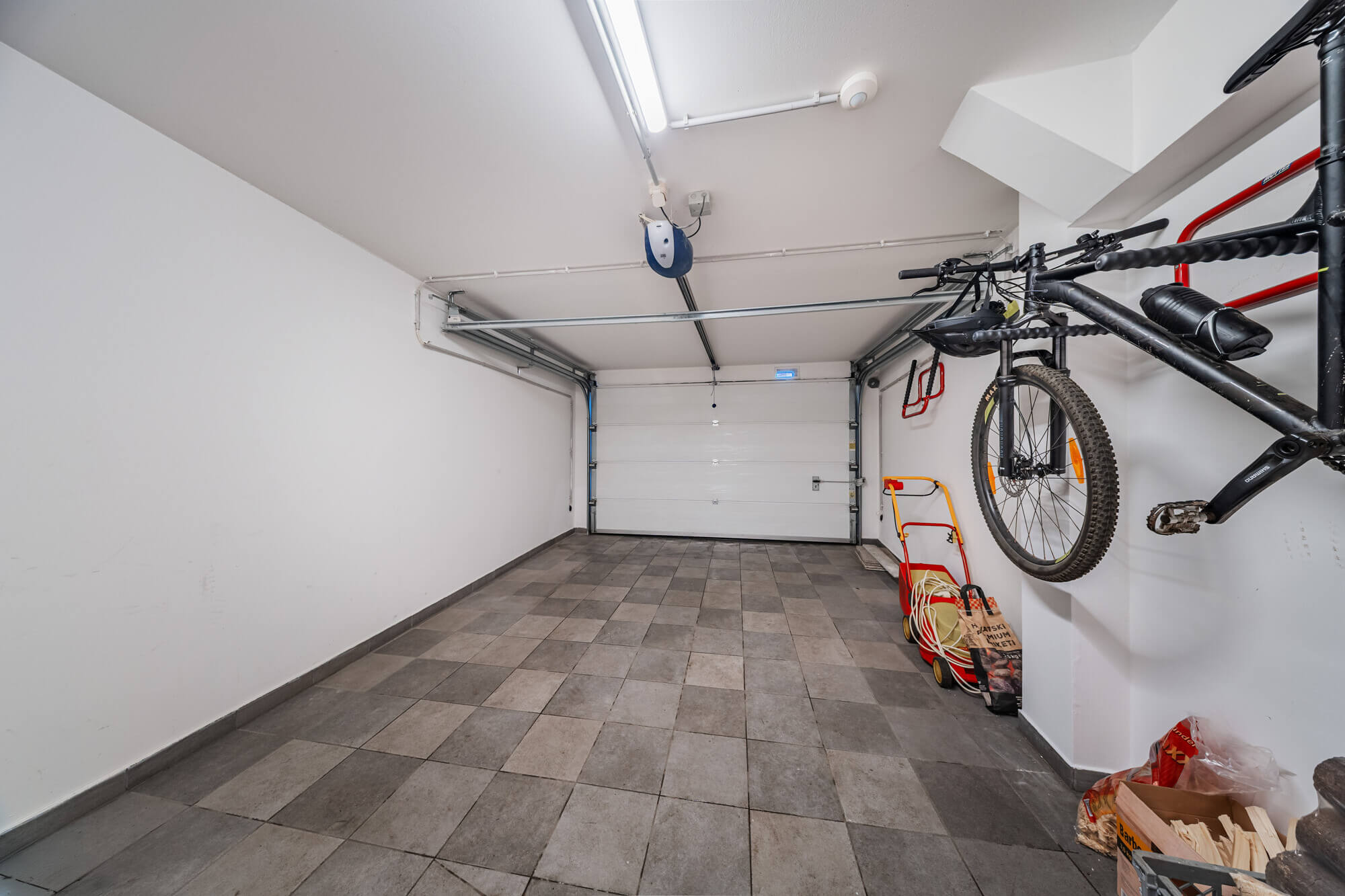 Doppelhaus mit Terrasse und Garten