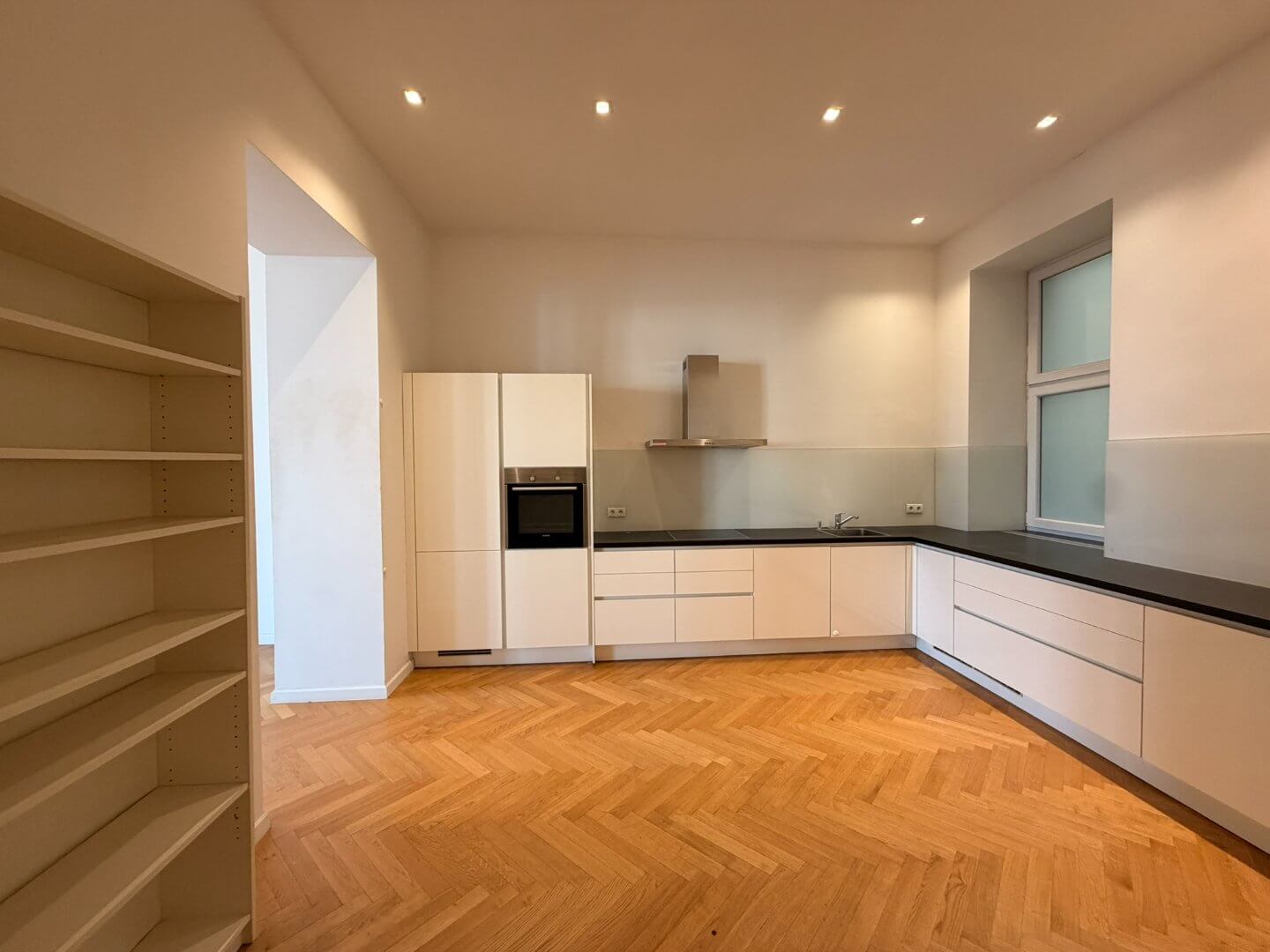 Repräsentatives Altbaubüro am Schottenring – Klimatisiert mit Blick auf die Börse