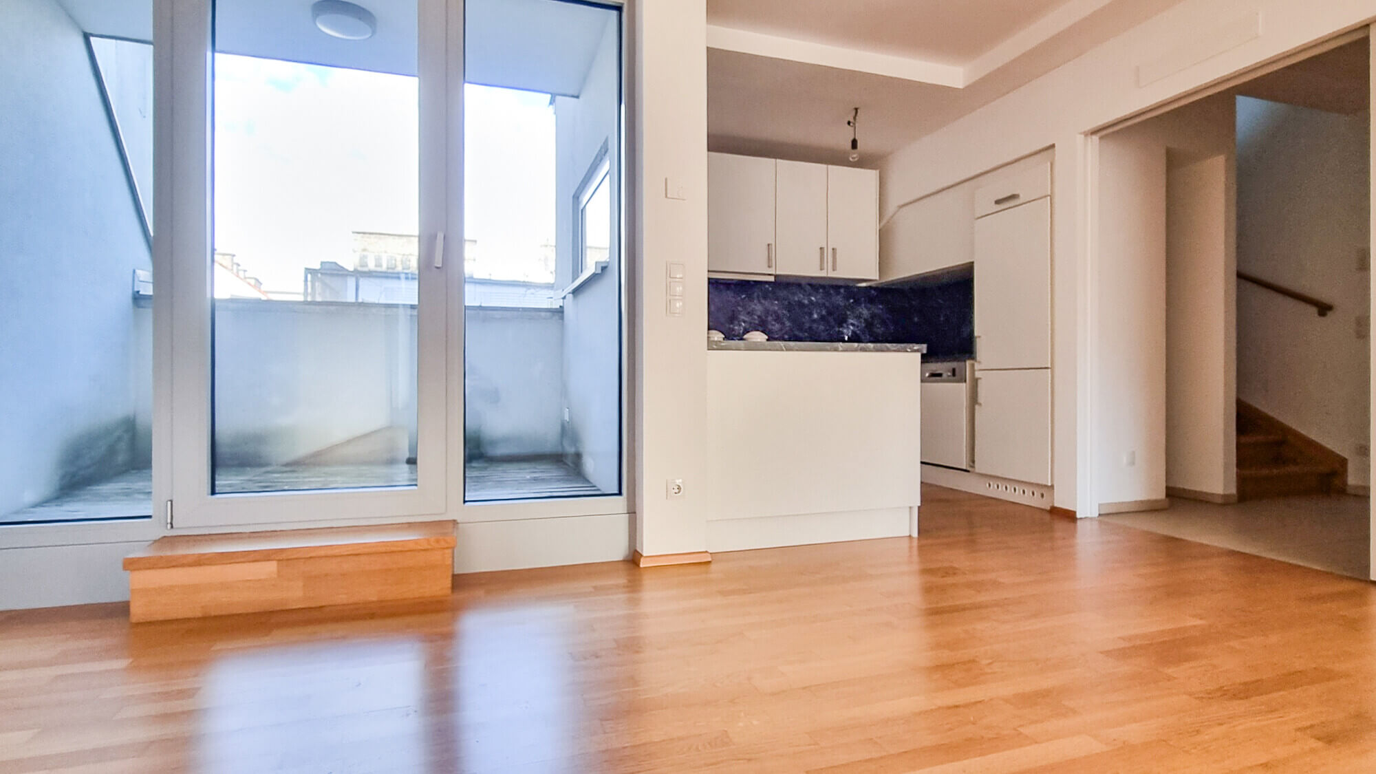 Top-floor apartment, first occupancy, 3 rooms with balcony