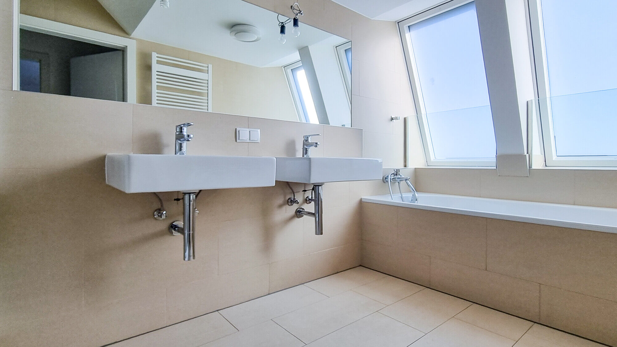 Top-floor apartment, first occupancy, 3 rooms with balcony