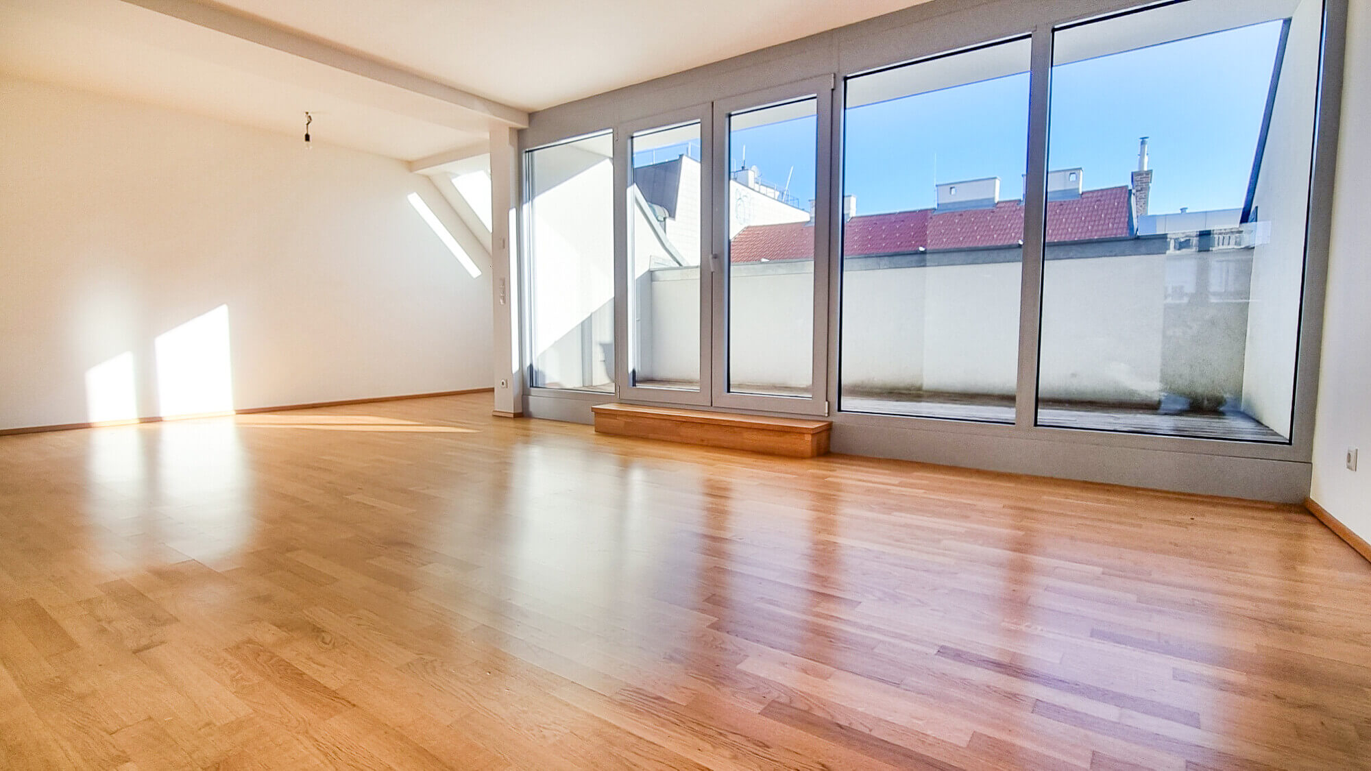 Top-floor apartment, first occupancy, 3 rooms with balcony