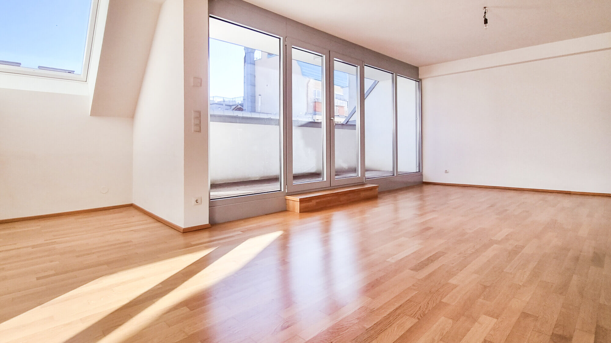 Top-floor apartment, first occupancy, 3 rooms with balcony