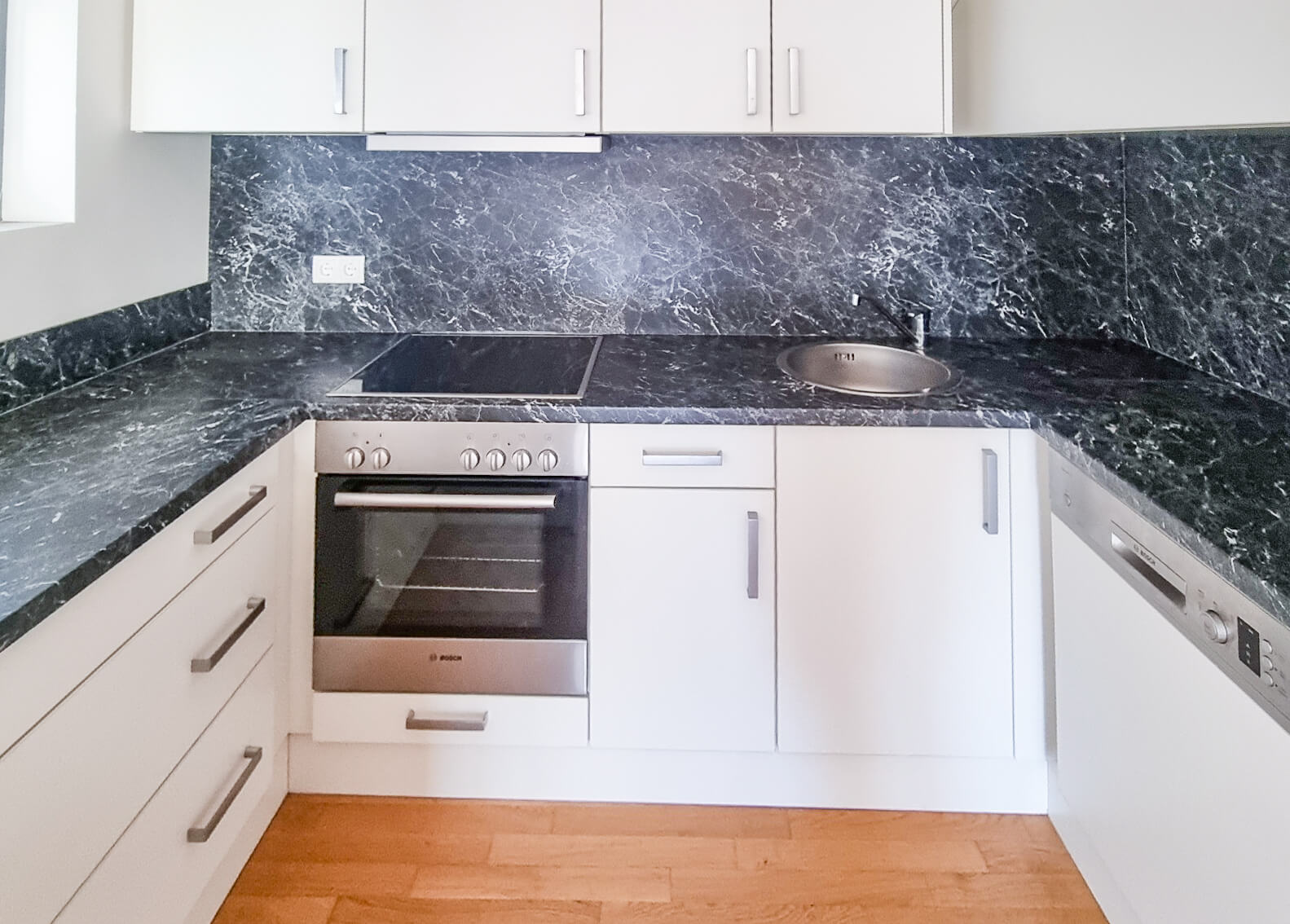 Top-floor apartment, first occupancy, 3 rooms with balcony