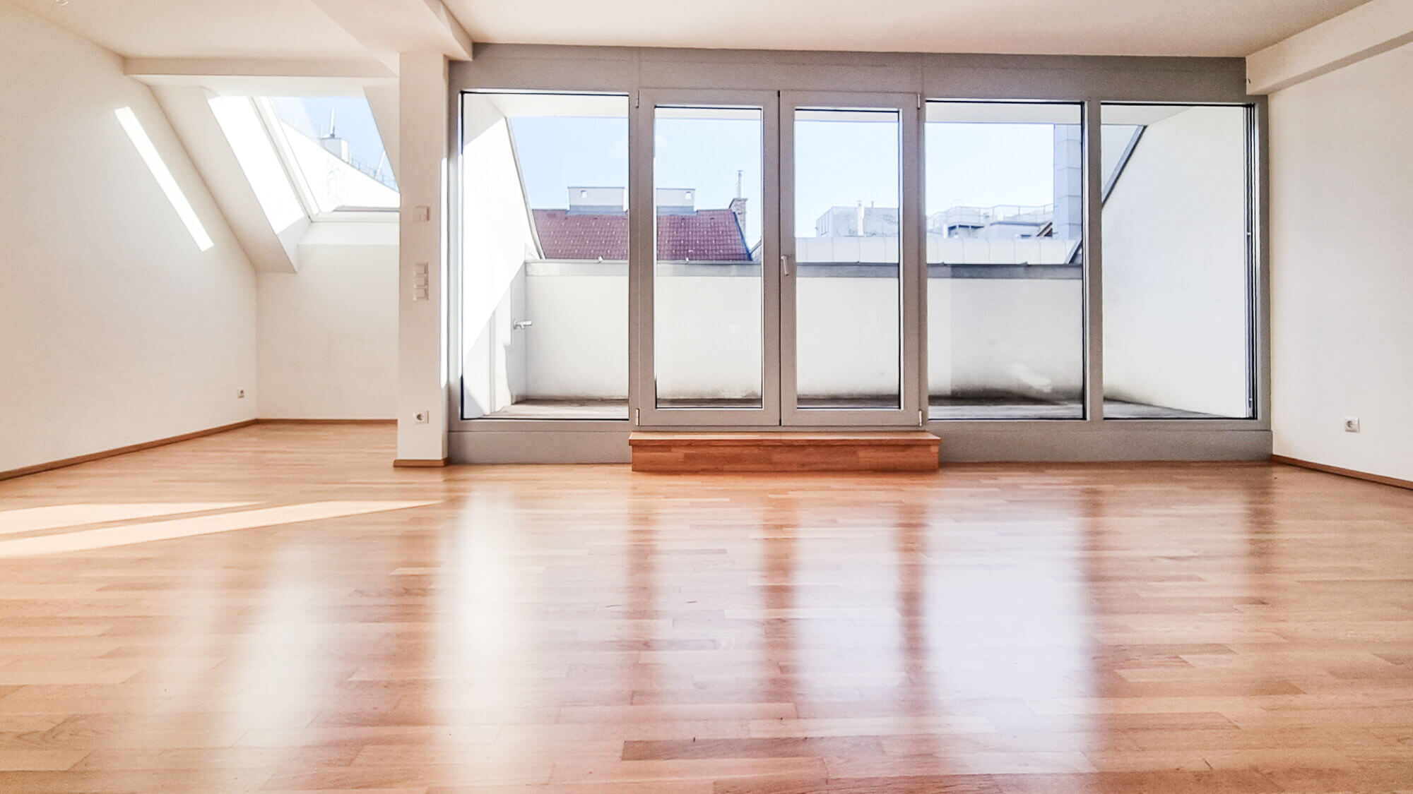 Top-floor apartment, first occupancy, 3 rooms with balcony