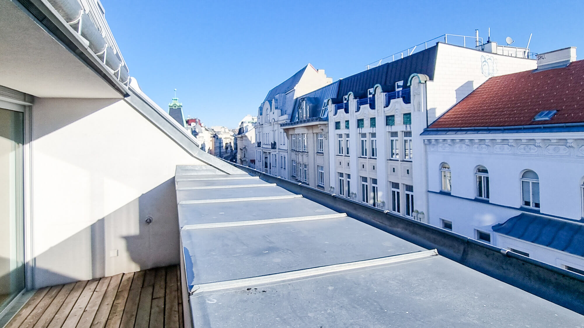 Top-floor apartment, first occupancy, 3 rooms with balcony