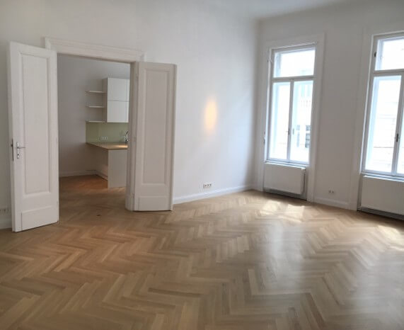 Palais Löwenthal, klassische Altbauwohnung mit Balkon