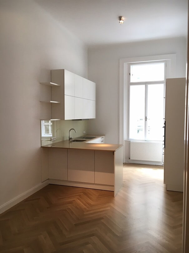 Palais Löwenthal, klassische Altbauwohnung mit Balkon