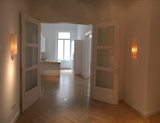 Palais Löwenthal, klassische Altbauwohnung mit Balkon