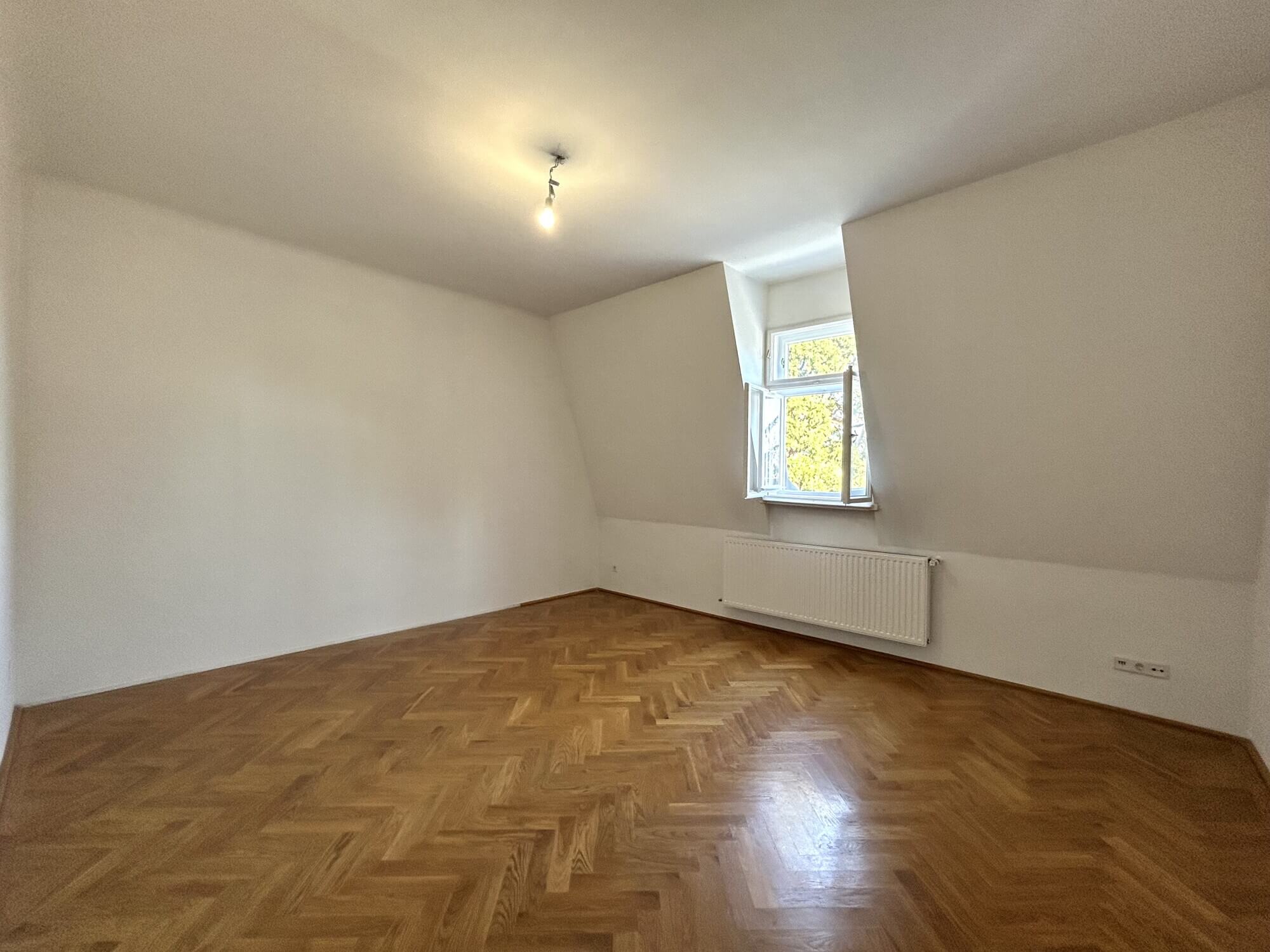 4-room period apartment in an Art Nouveau villa