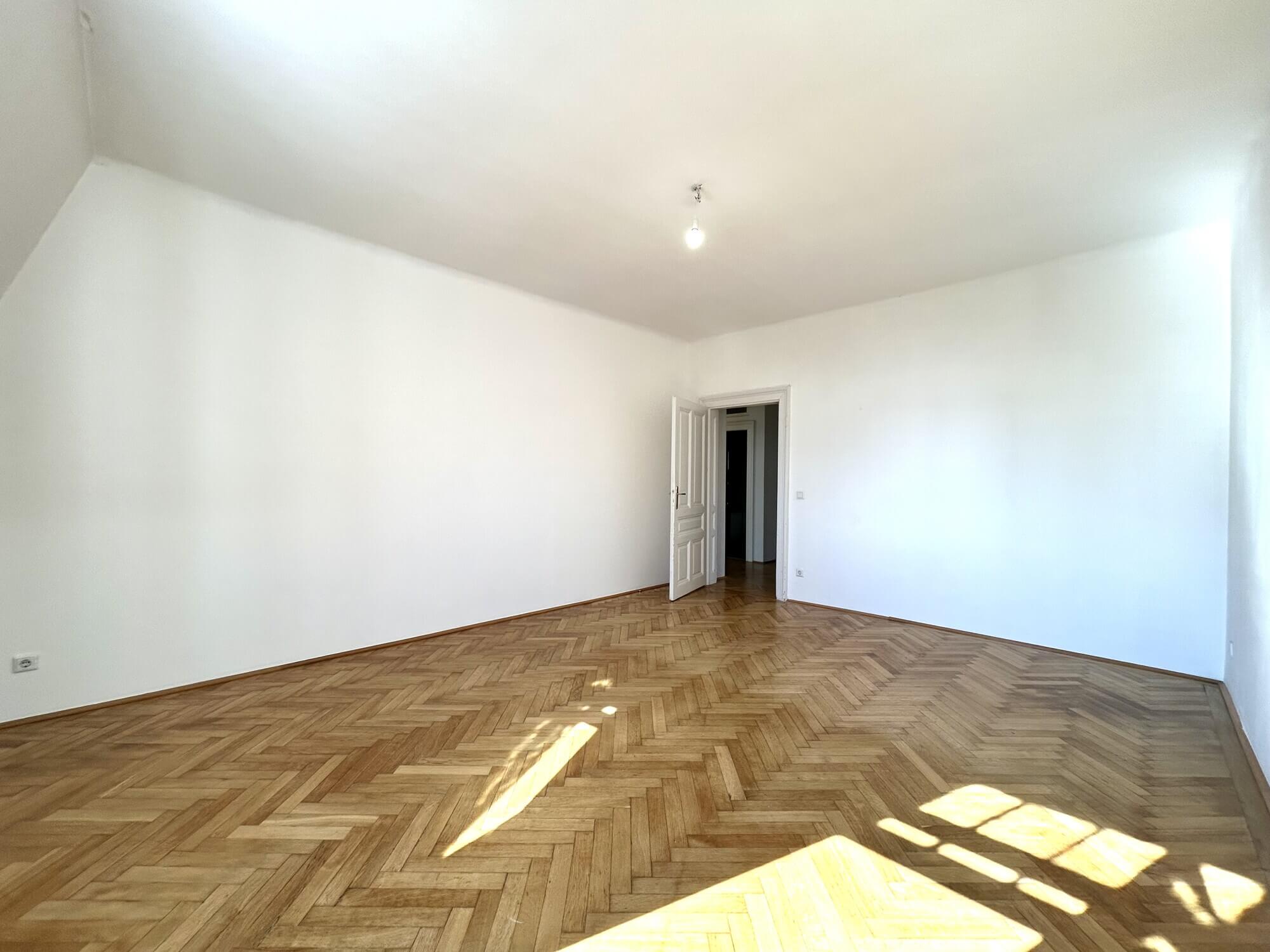 4-room period apartment in an Art Nouveau villa