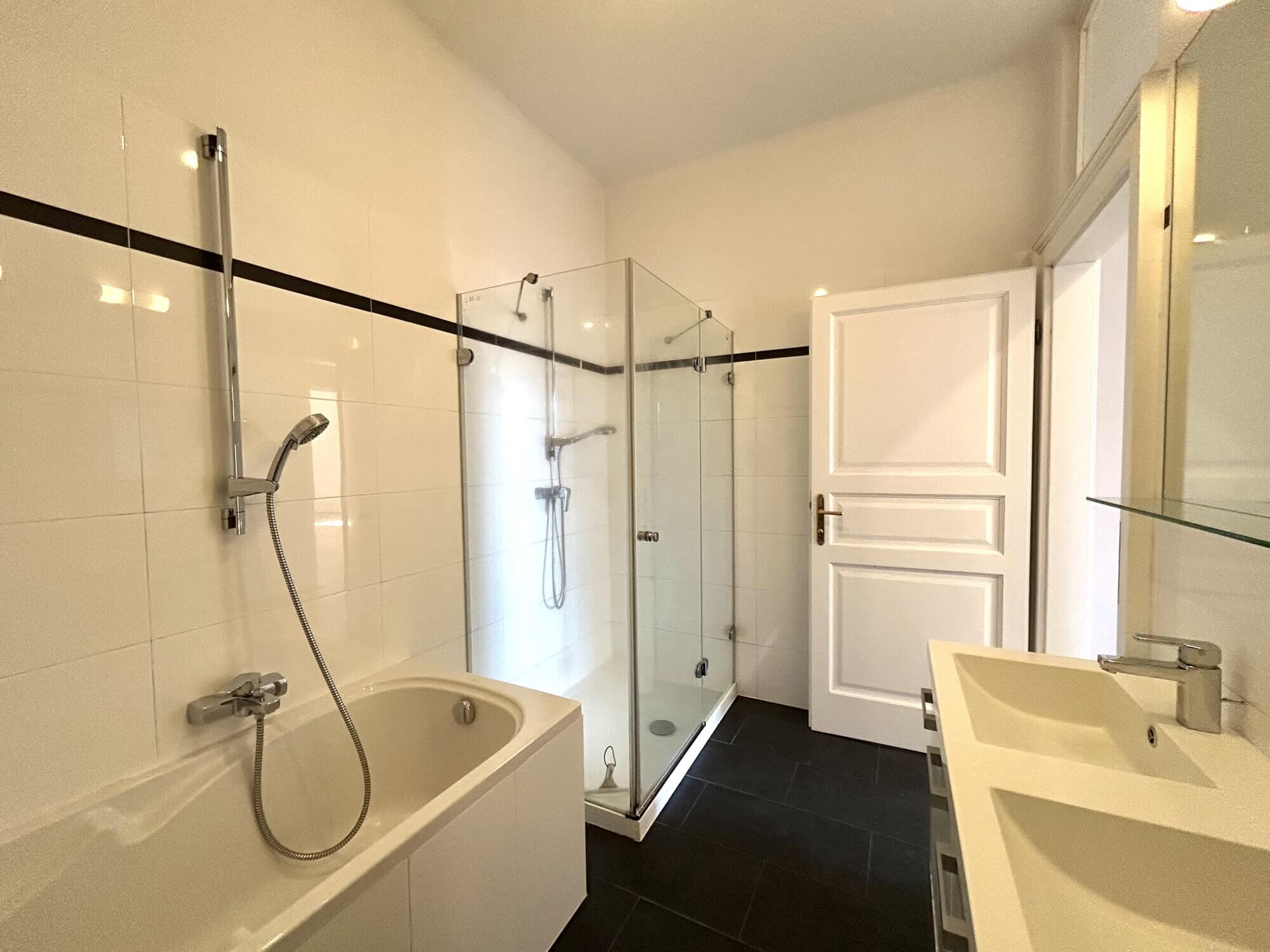 4-room period apartment in an Art Nouveau villa