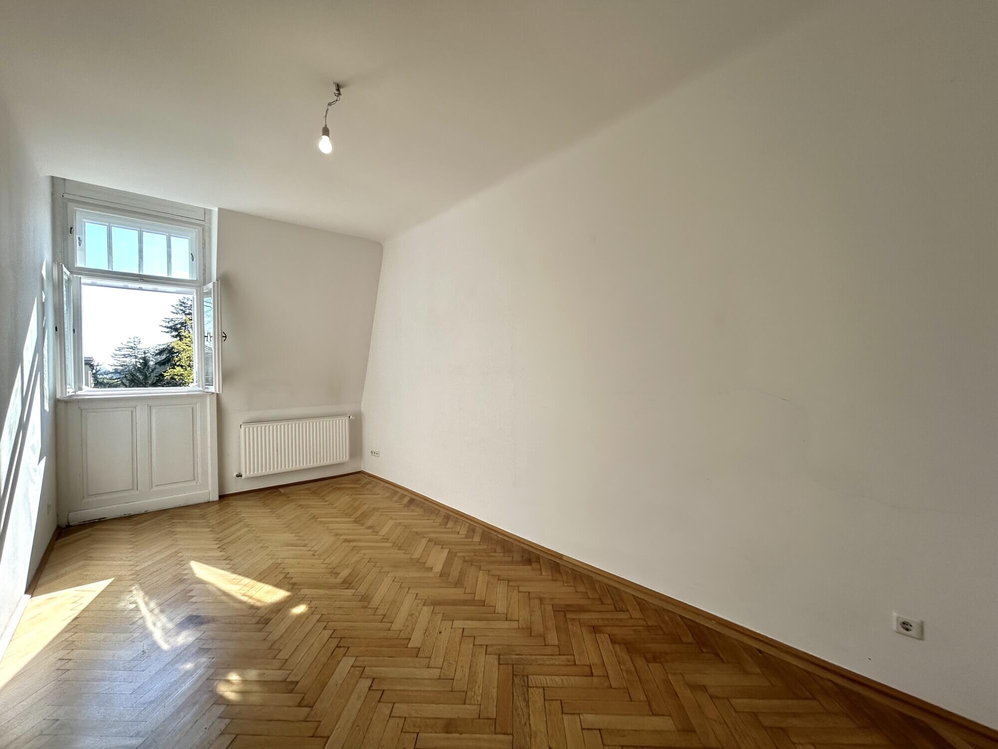 4-room period apartment in an Art Nouveau villa