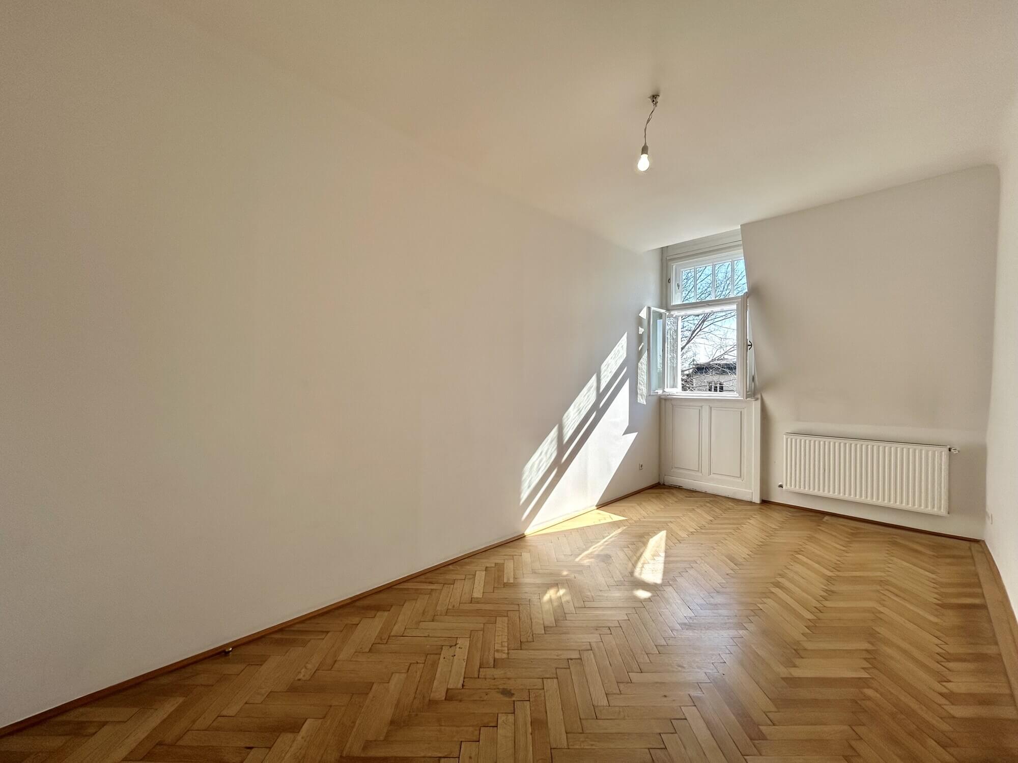 4-room period apartment in an Art Nouveau villa