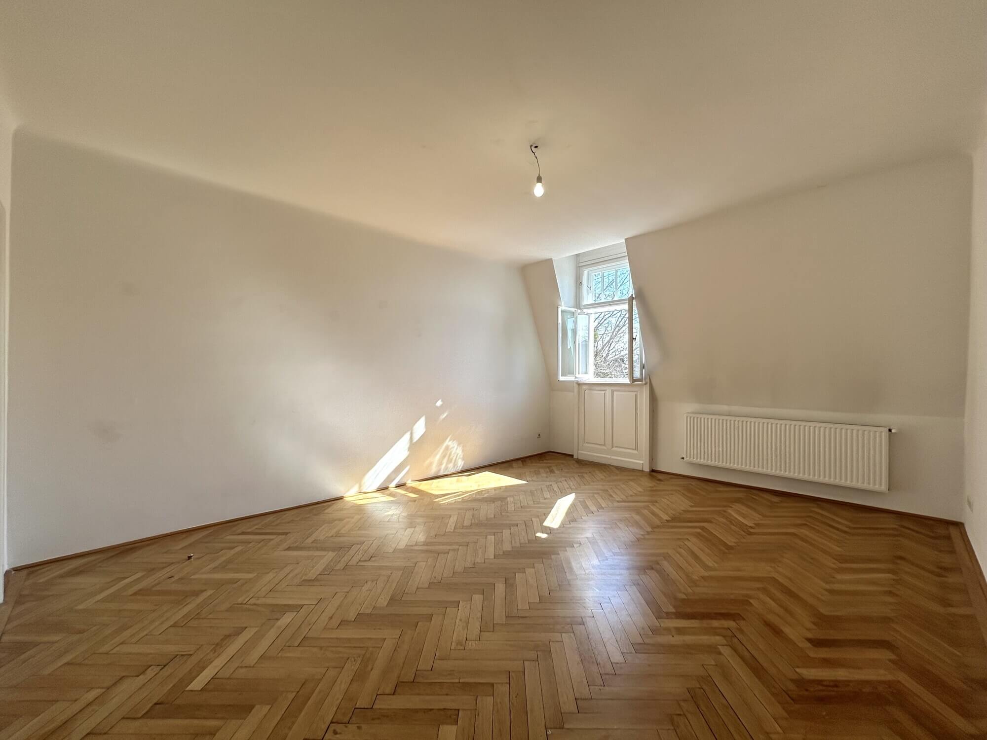 4-room period apartment in an Art Nouveau villa