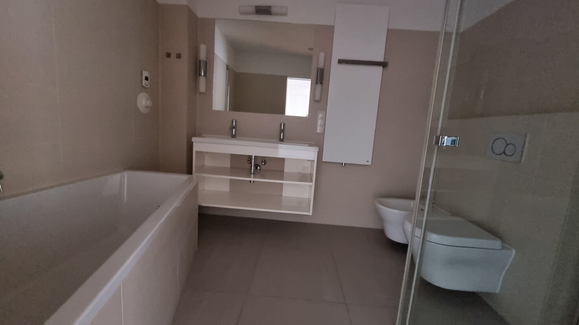 3-room apartment in a city-center palace