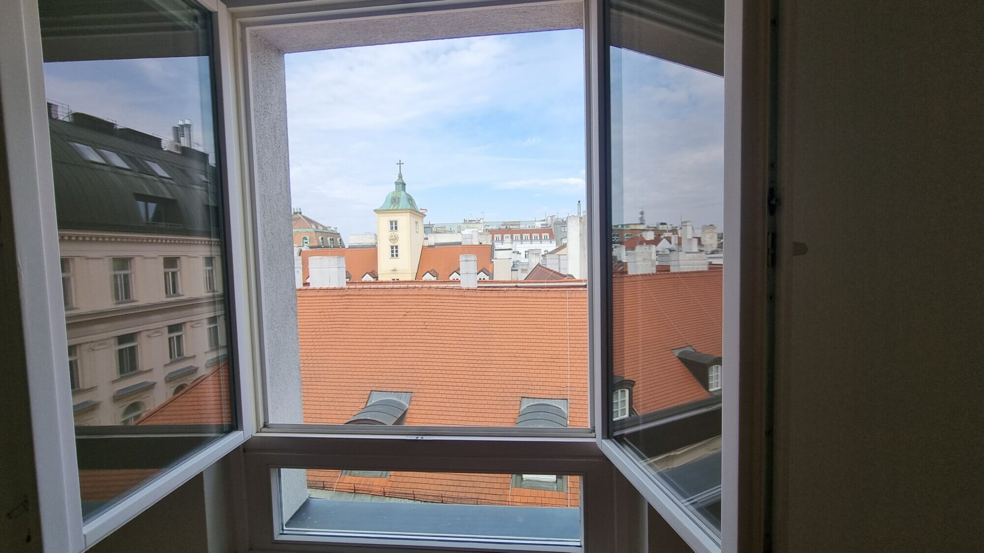 3-room apartment in a city-center palace