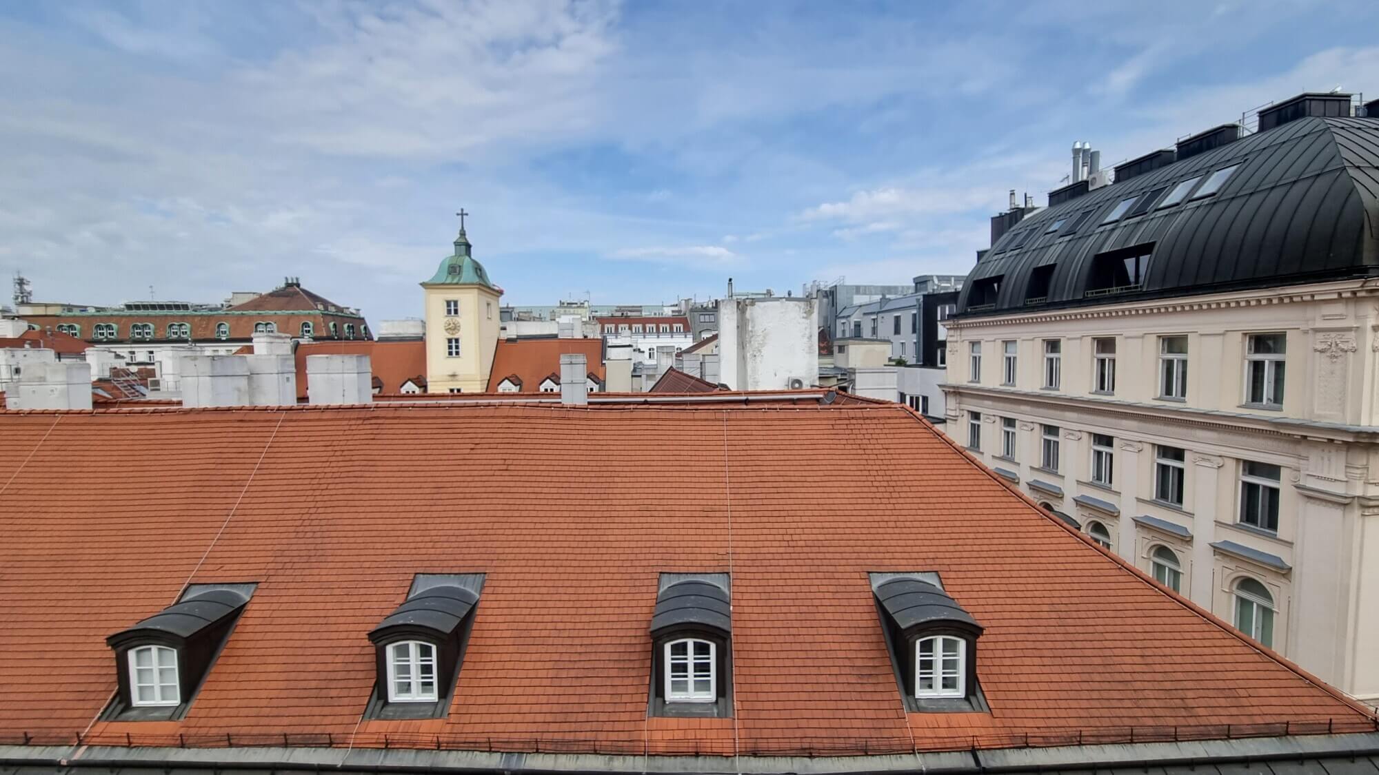 3-room apartment in a city-center palace