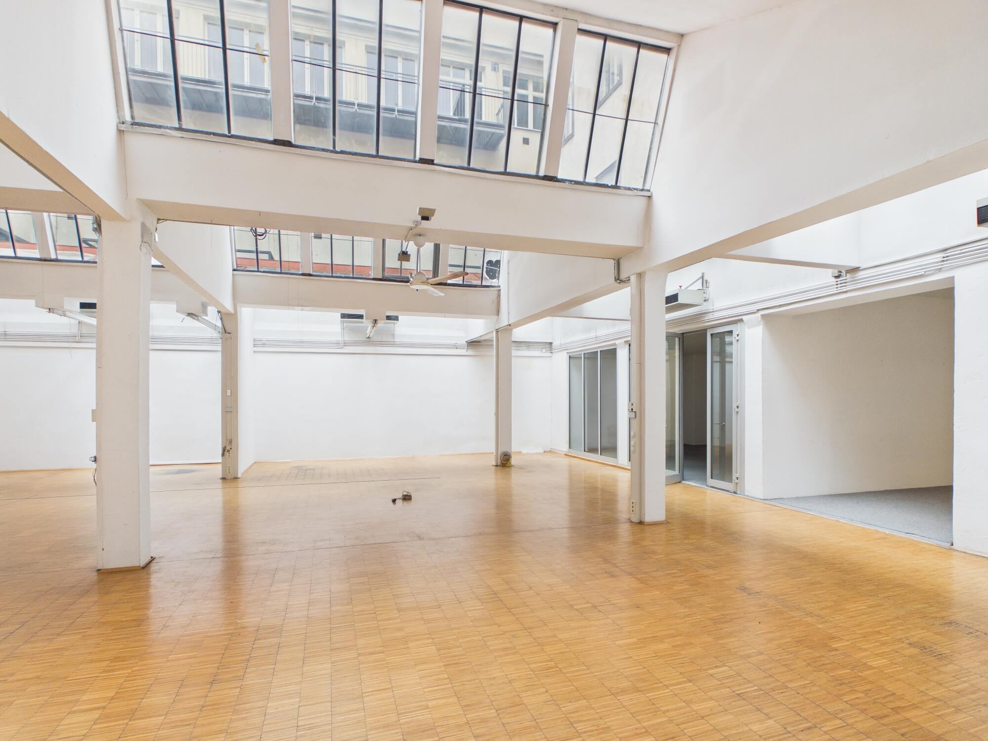 Großzügiges Geschäftslokal in zentraler Lage