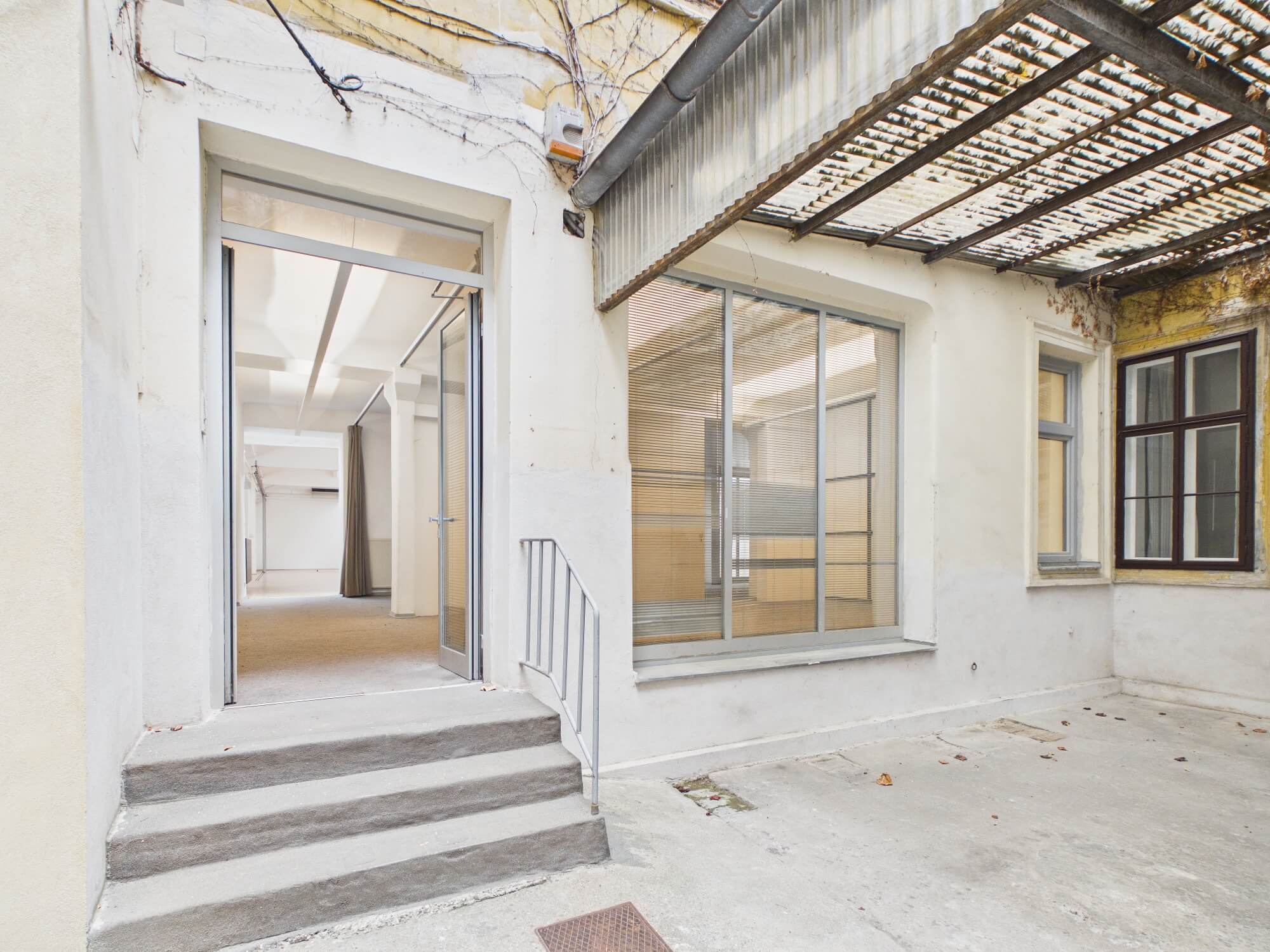 Großzügiges Geschäftslokal in zentraler Lage