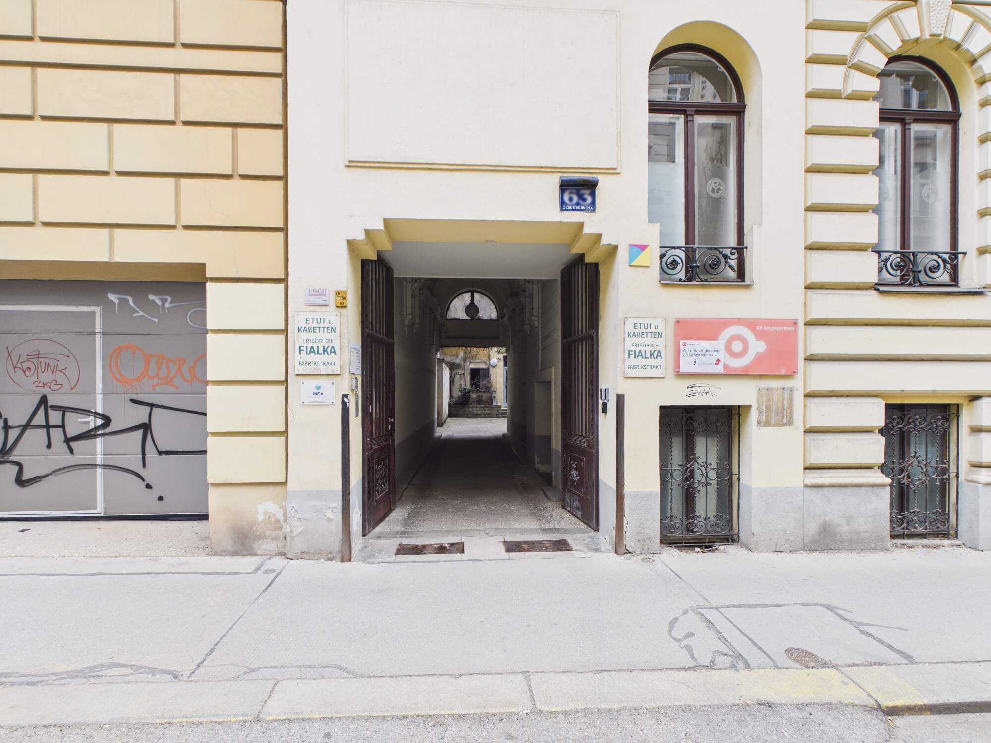 Großzügiges Geschäftslokal in zentraler Lage