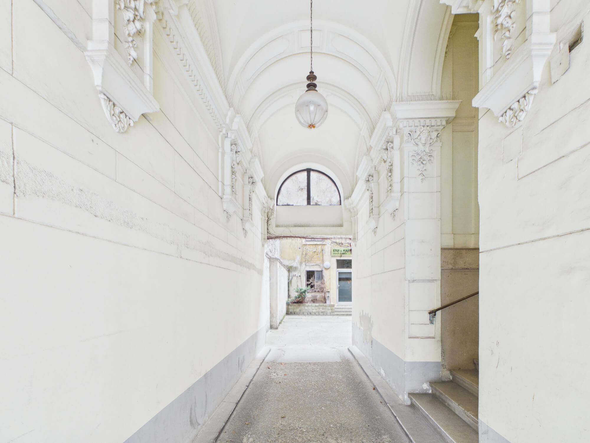 Großzügiges Geschäftslokal in zentraler Lage