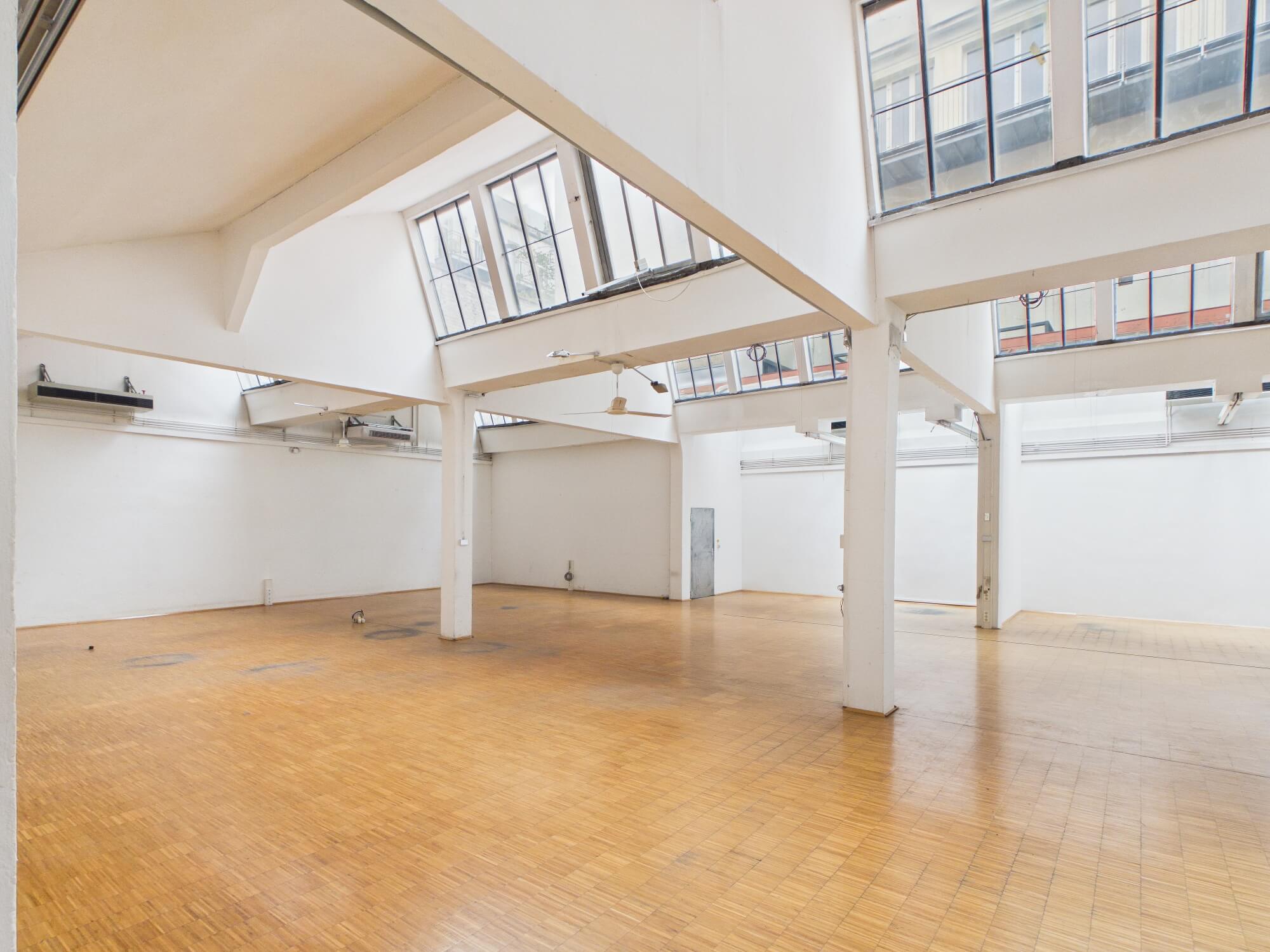 Großzügiges Geschäftslokal in zentraler Lage