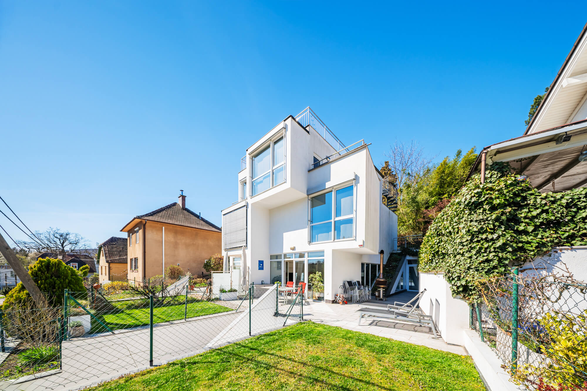 Doppelhaus mit Terrasse und Garten