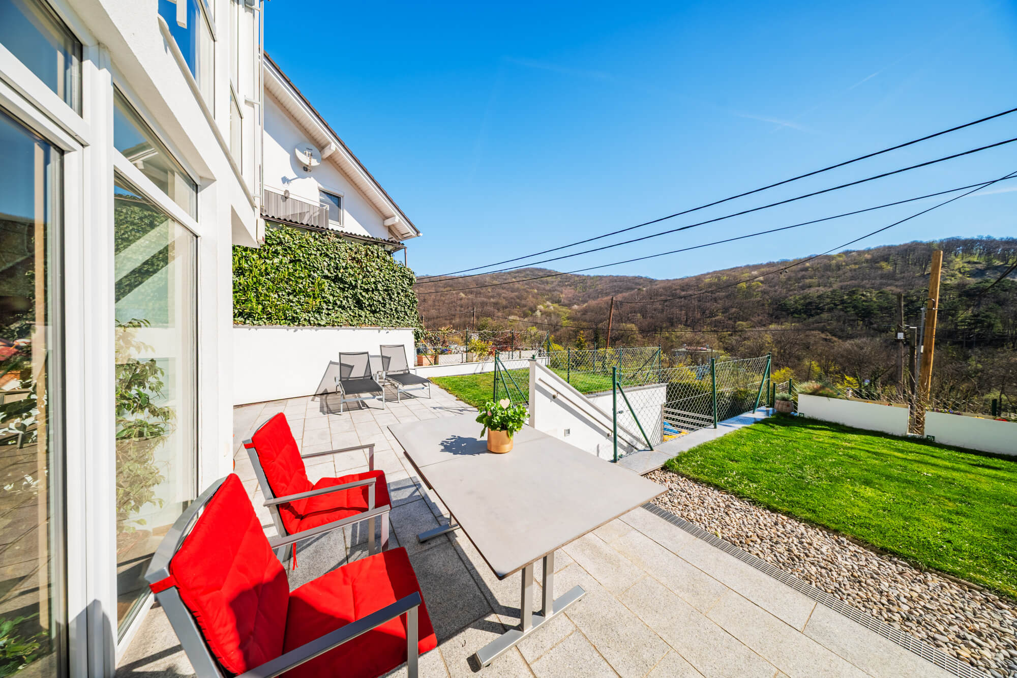 Doppelhaus mit Terrasse und Garten
