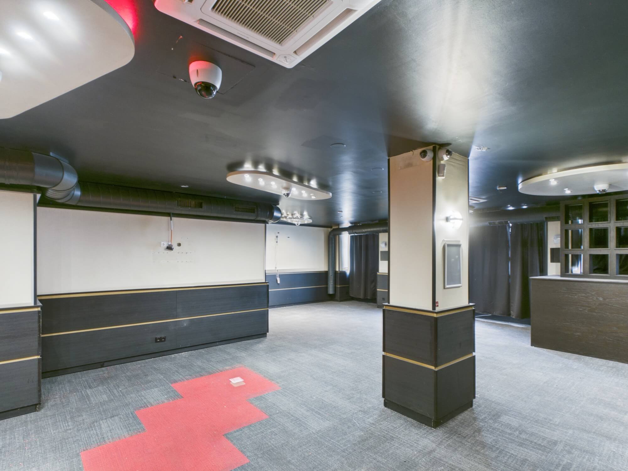 Versatile commercial space