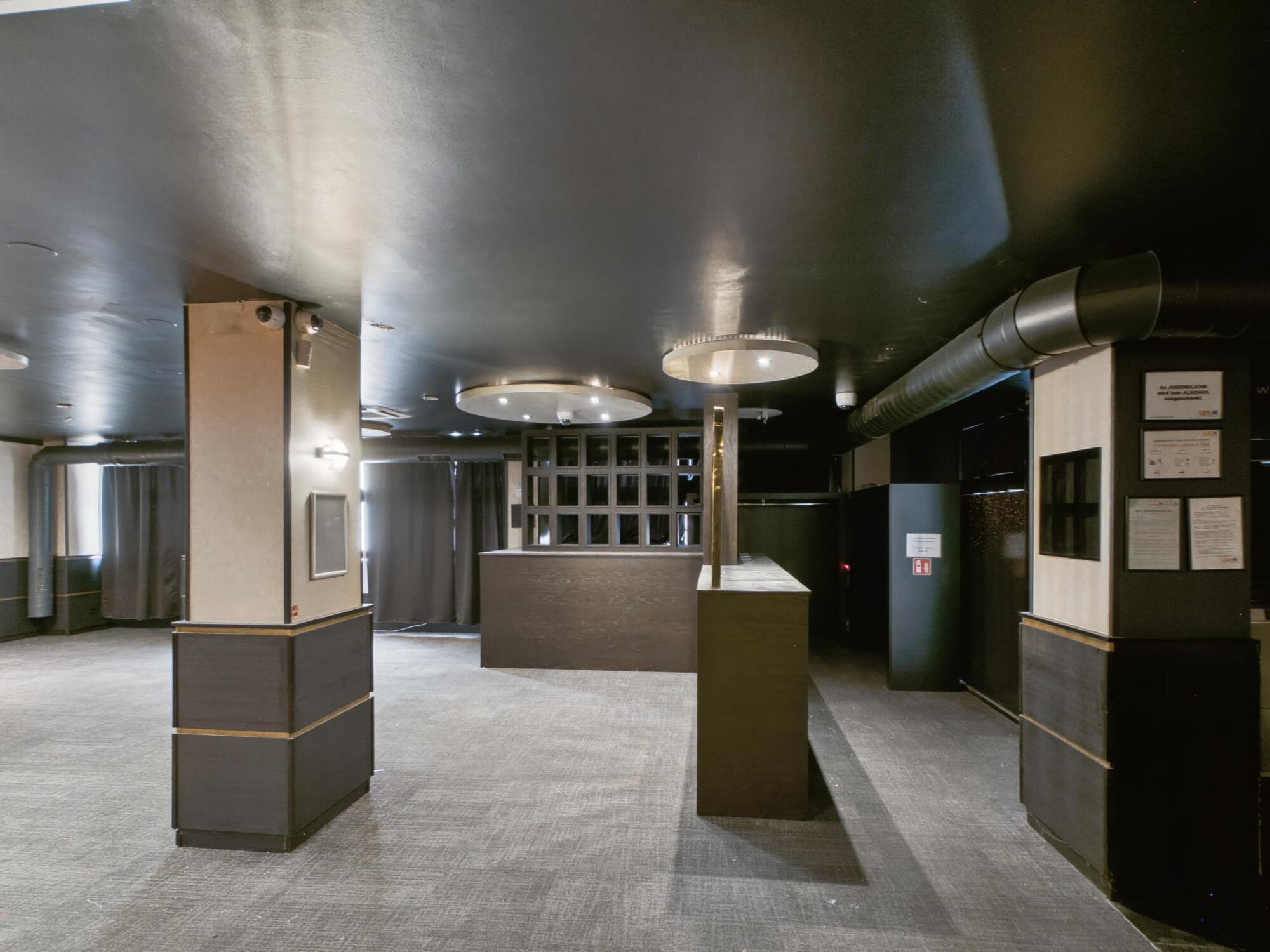 Versatile commercial space