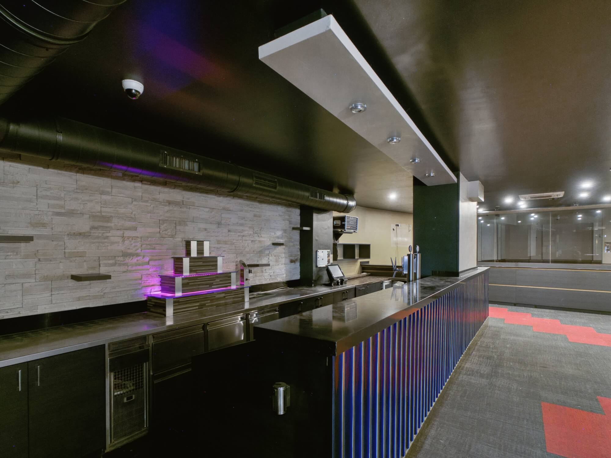 Versatile commercial space