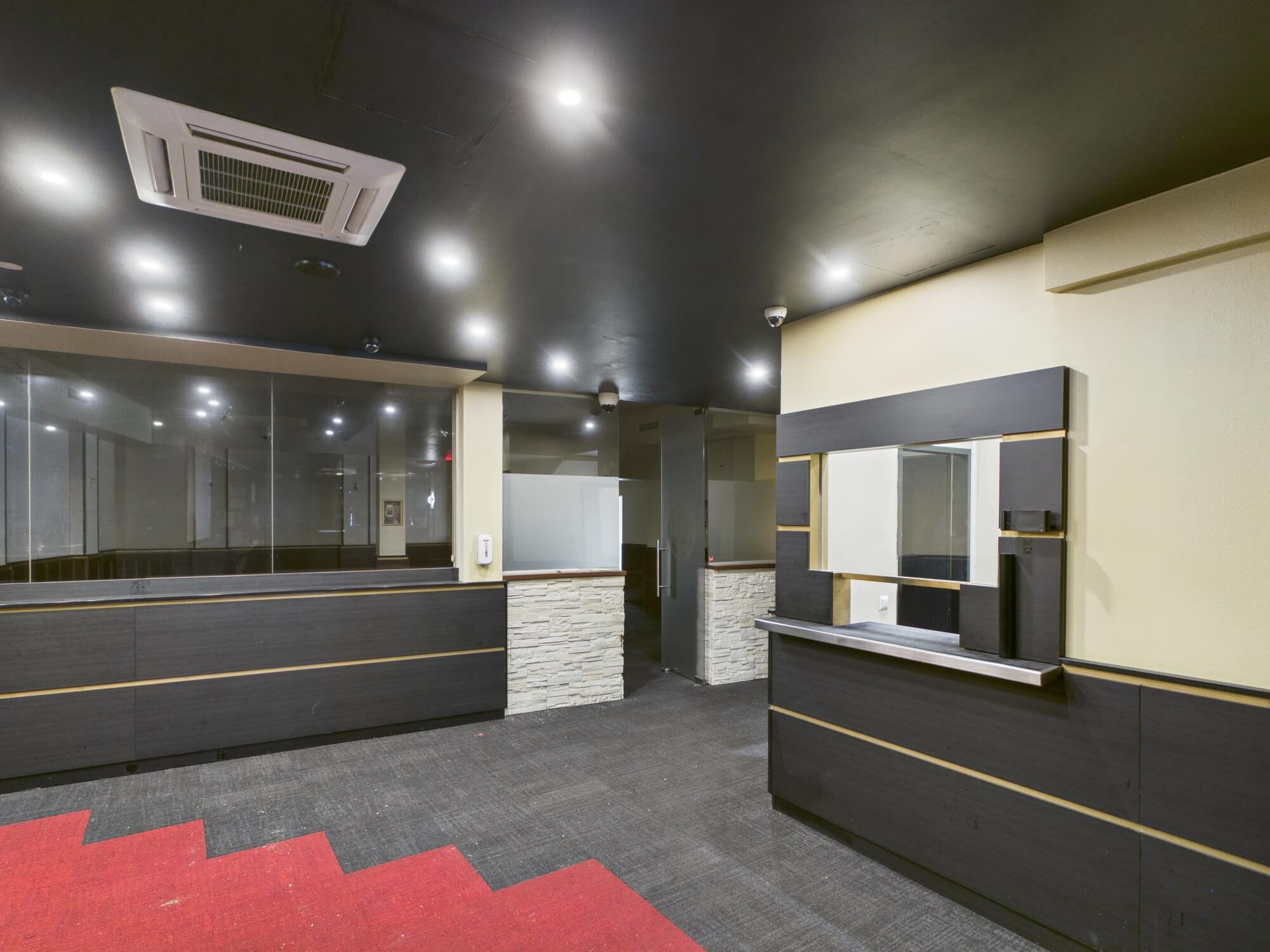 Versatile commercial space