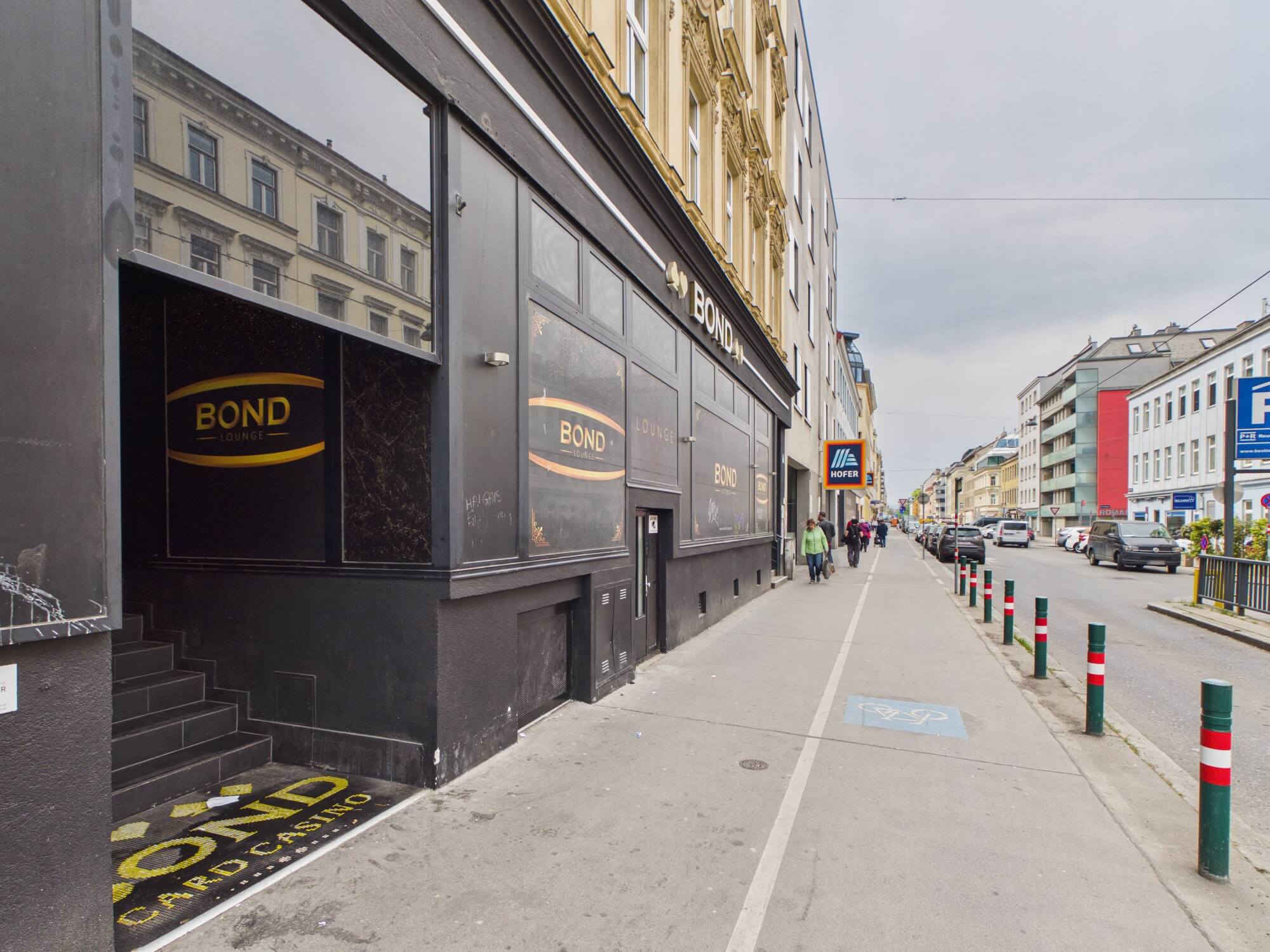 Versatile commercial space