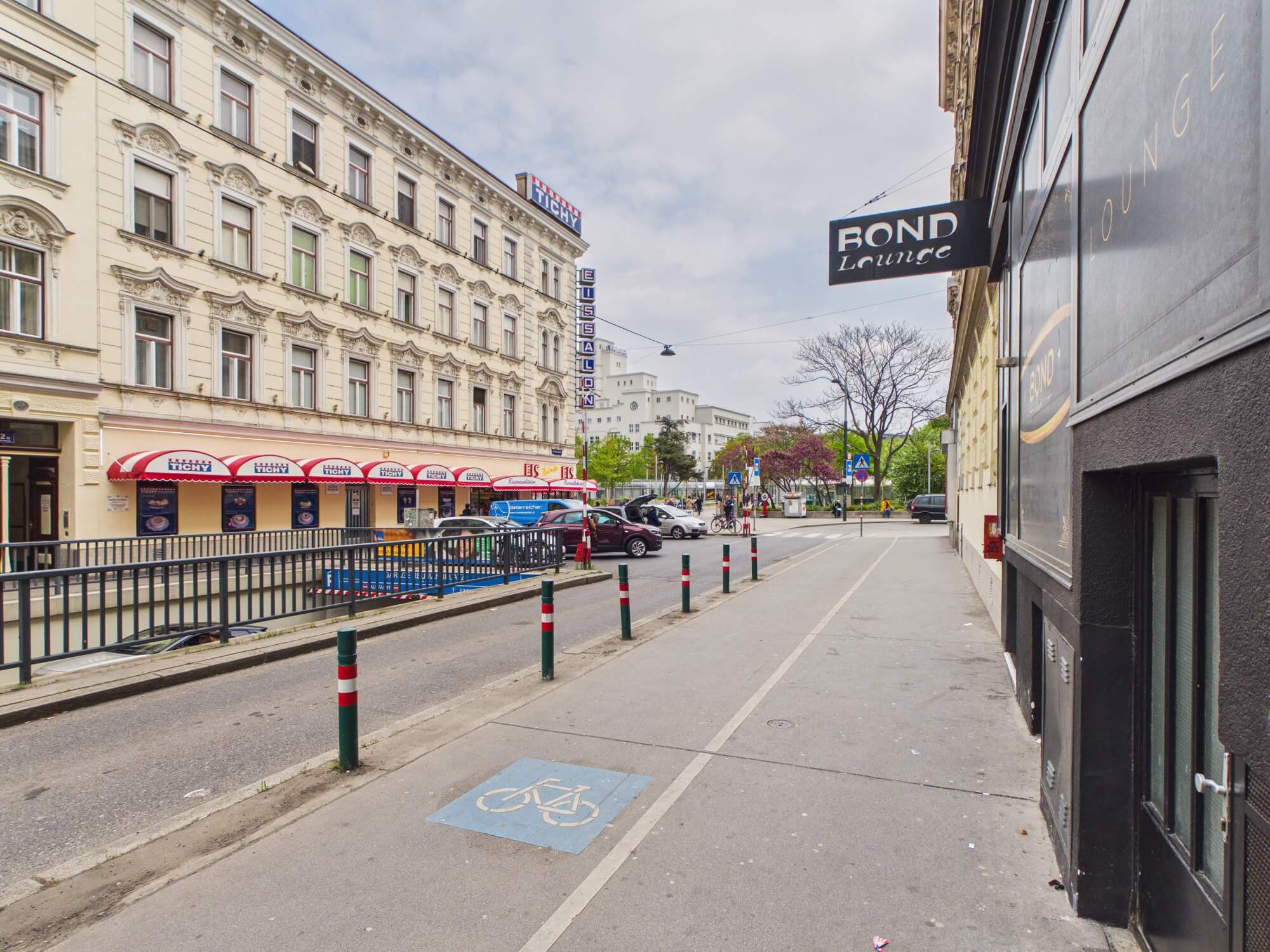 Versatile commercial space