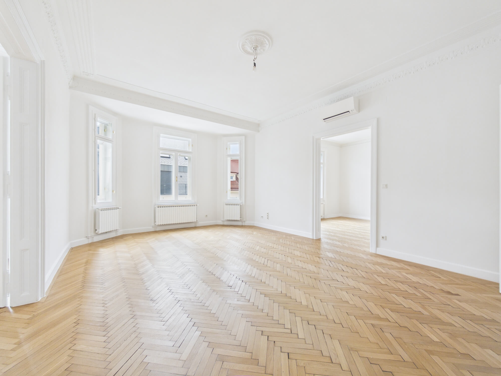 Peaceful apartement in a traditional building near Theresianum school
