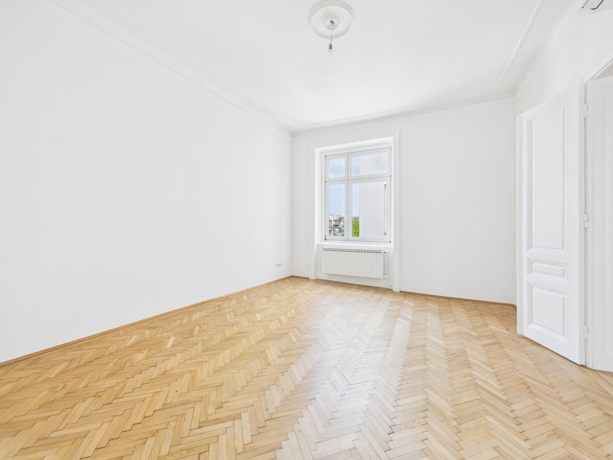 Peaceful apartement in a traditional building near Theresianum school