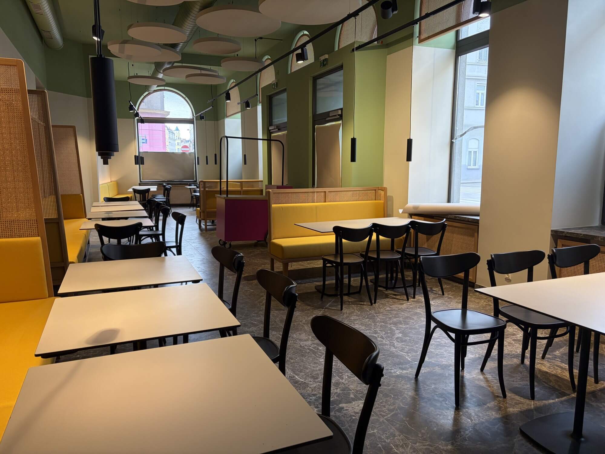 Modernes Gastronomie-Lokal mit Betriebsanlagengenehmigung