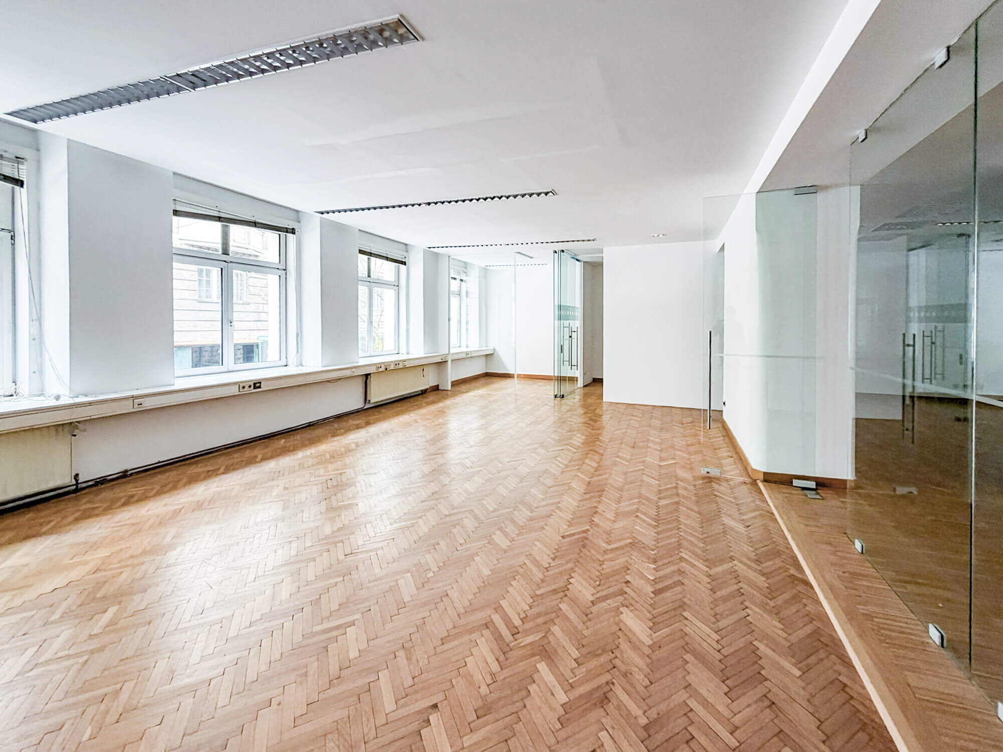 Arbeiten mit Stil – Großzügiges Altbaubüro in gefragter Citylage