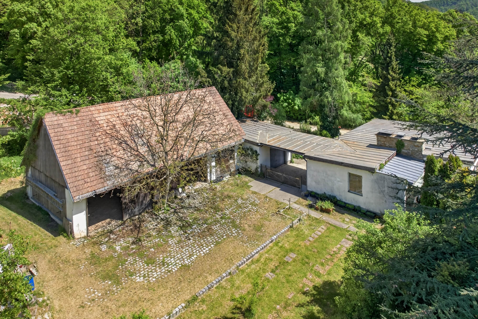 Bungalow & Stadl auf 5.600 m² Grund - Erweiterungspotenzial bis ca. 300 m² Wohnfläche